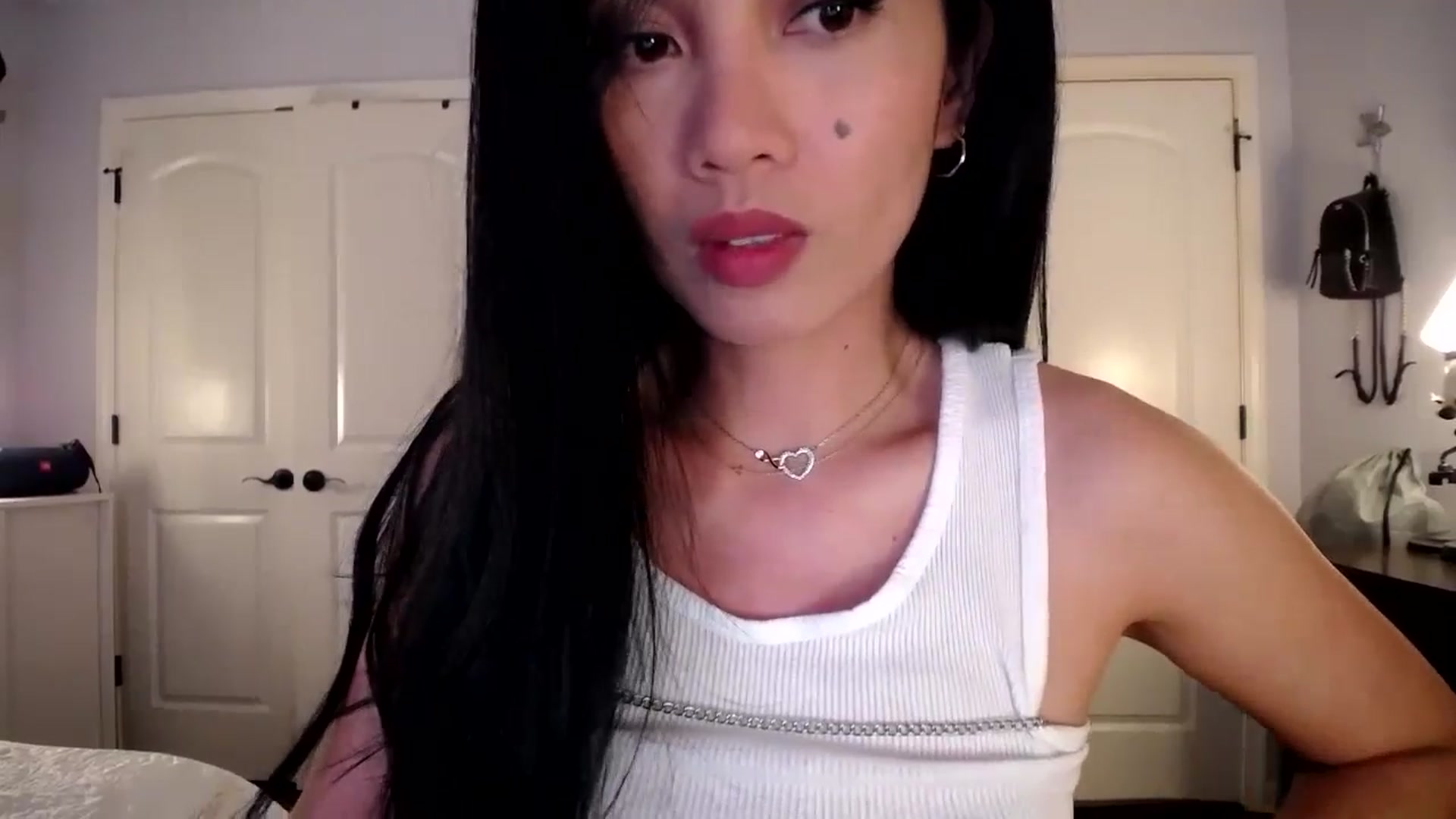 Gallery image thumbnail from AsianLuv_4U's myfreecams stream on, 08/25/2025, 18:23 image 4 of 20