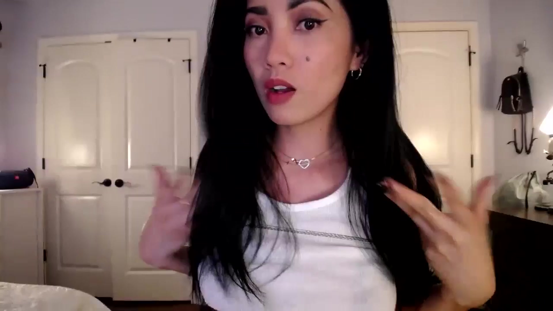 Gallery image thumbnail from AsianLuv_4U's myfreecams stream on, 08/25/2025, 18:23 image 1 of 20