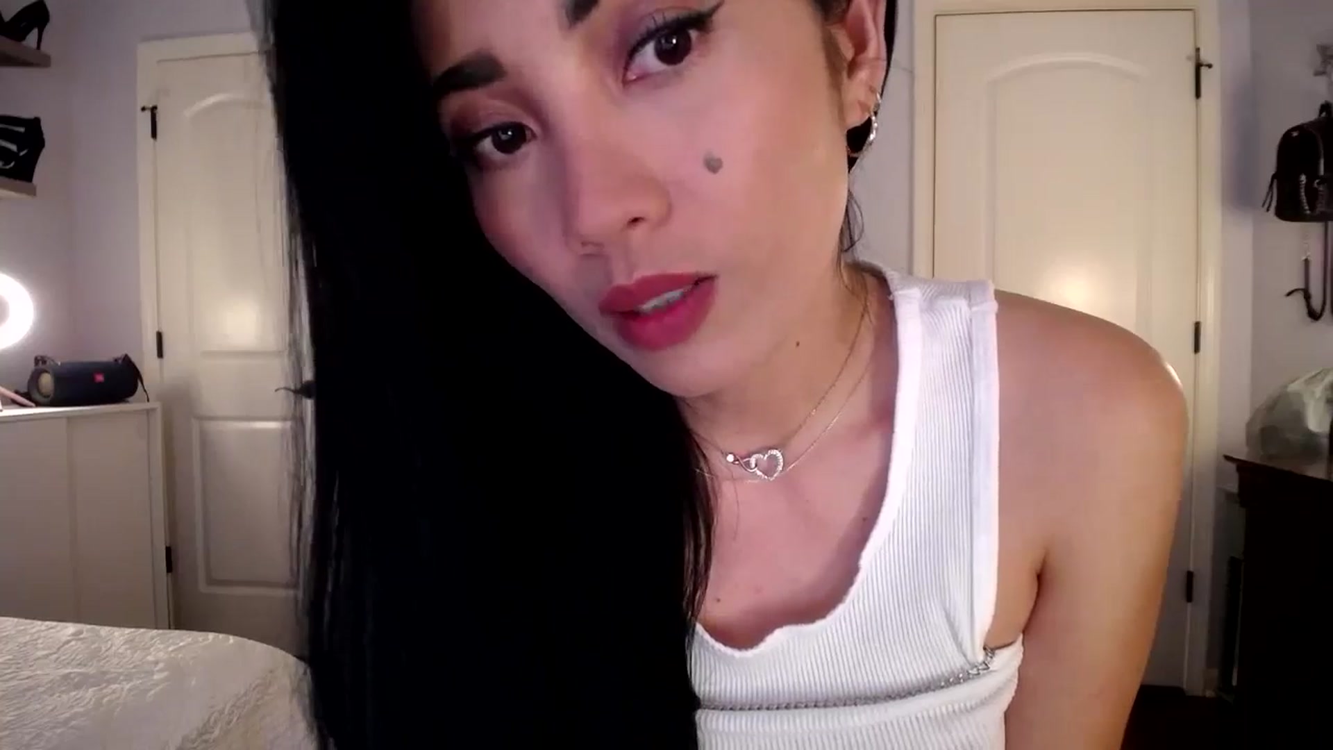 Gallery image thumbnail from AsianLuv_4U's myfreecams stream on, 08/25/2025, 18:23 image 19 of 20