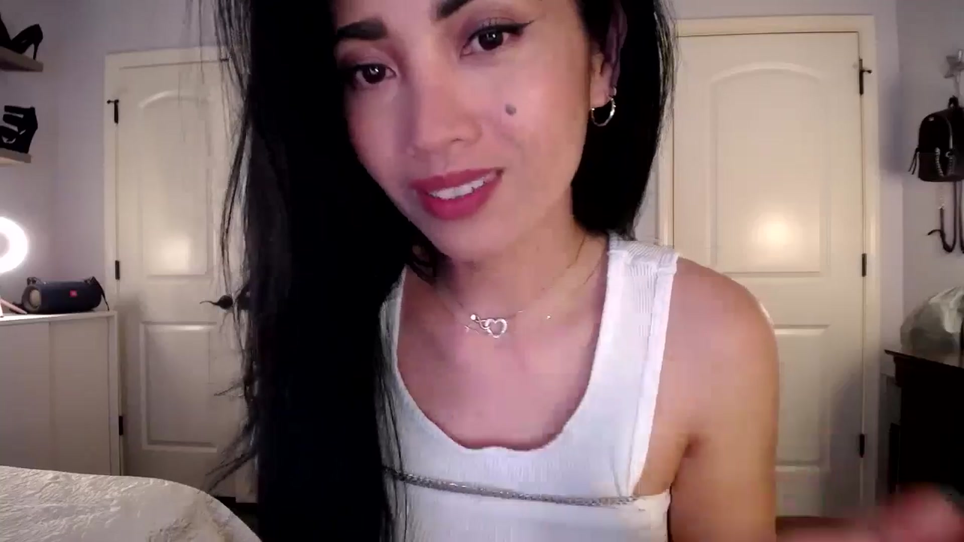 Gallery image thumbnail from AsianLuv_4U's myfreecams stream on, 08/25/2025, 18:23 image 12 of 20