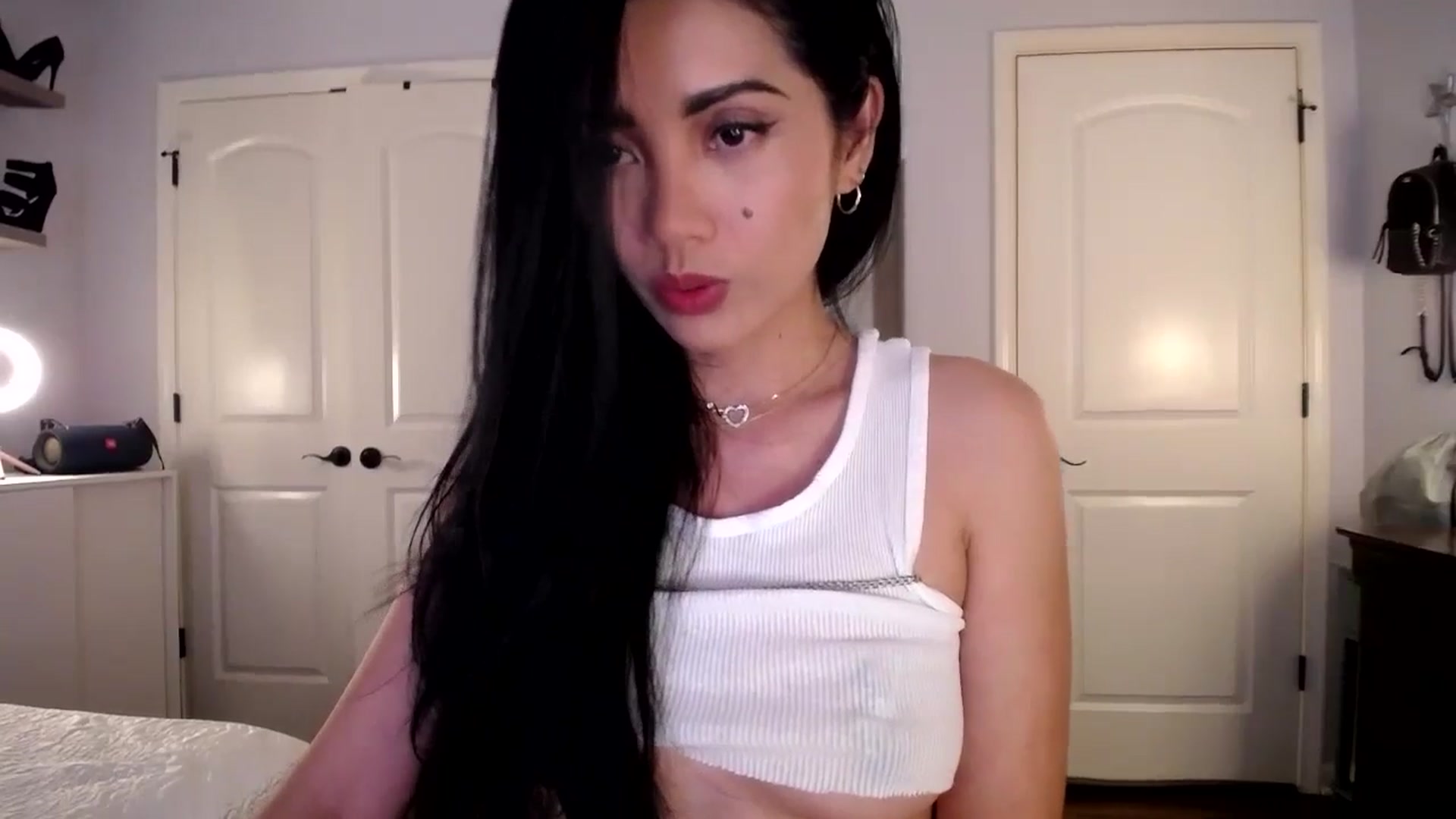 Gallery image thumbnail from AsianLuv_4U's myfreecams stream on, 08/25/2025, 18:23 image 16 of 20