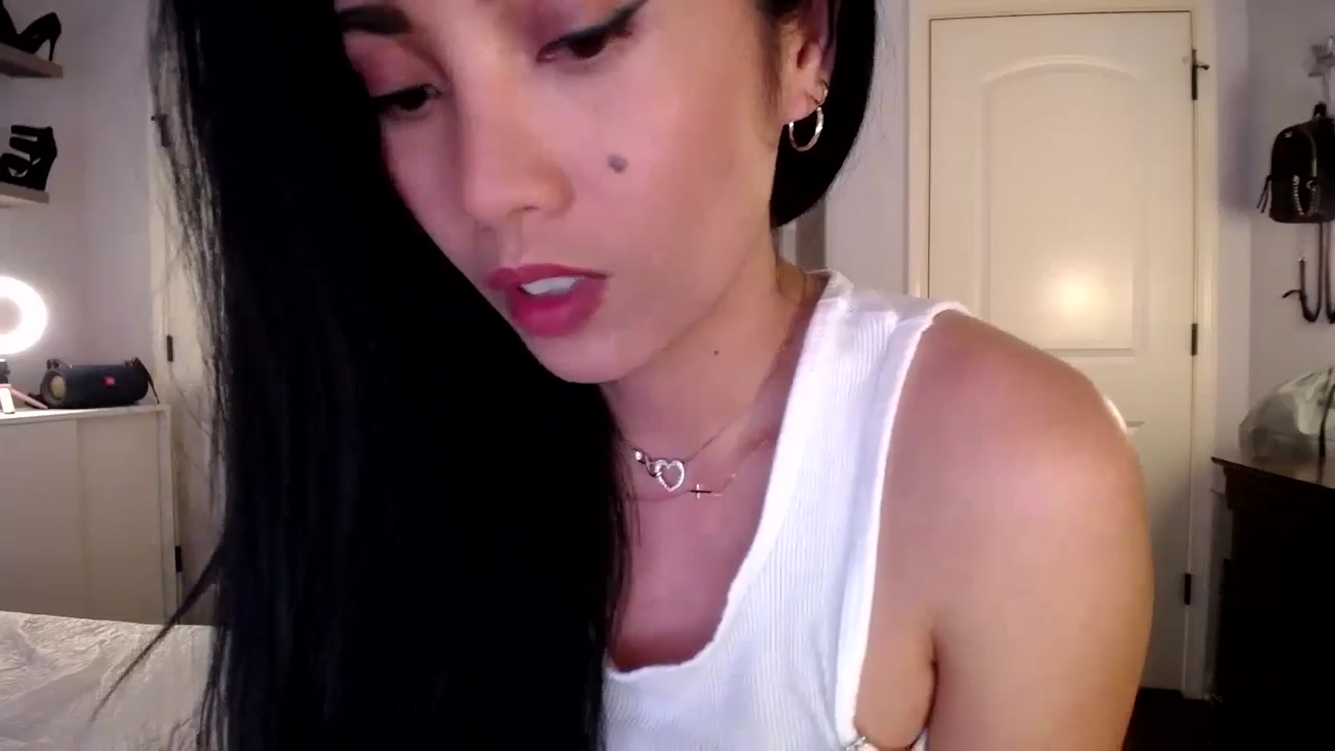Gallery image thumbnail from AsianLuv_4U's myfreecams stream on, 08/25/2025, 19:16 image 18 of 20