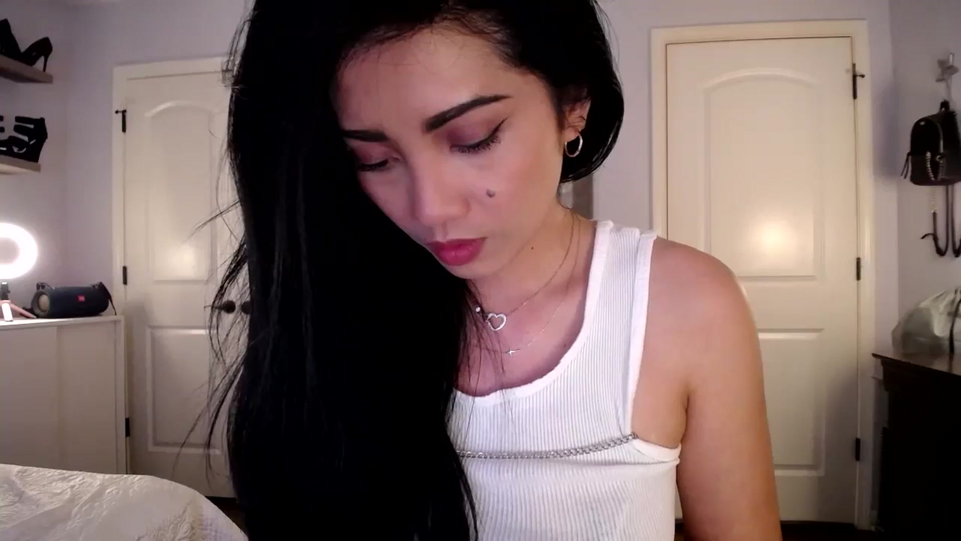 Gallery image thumbnail from AsianLuv_4U's myfreecams stream on, 08/25/2025, 19:16 image 13 of 20