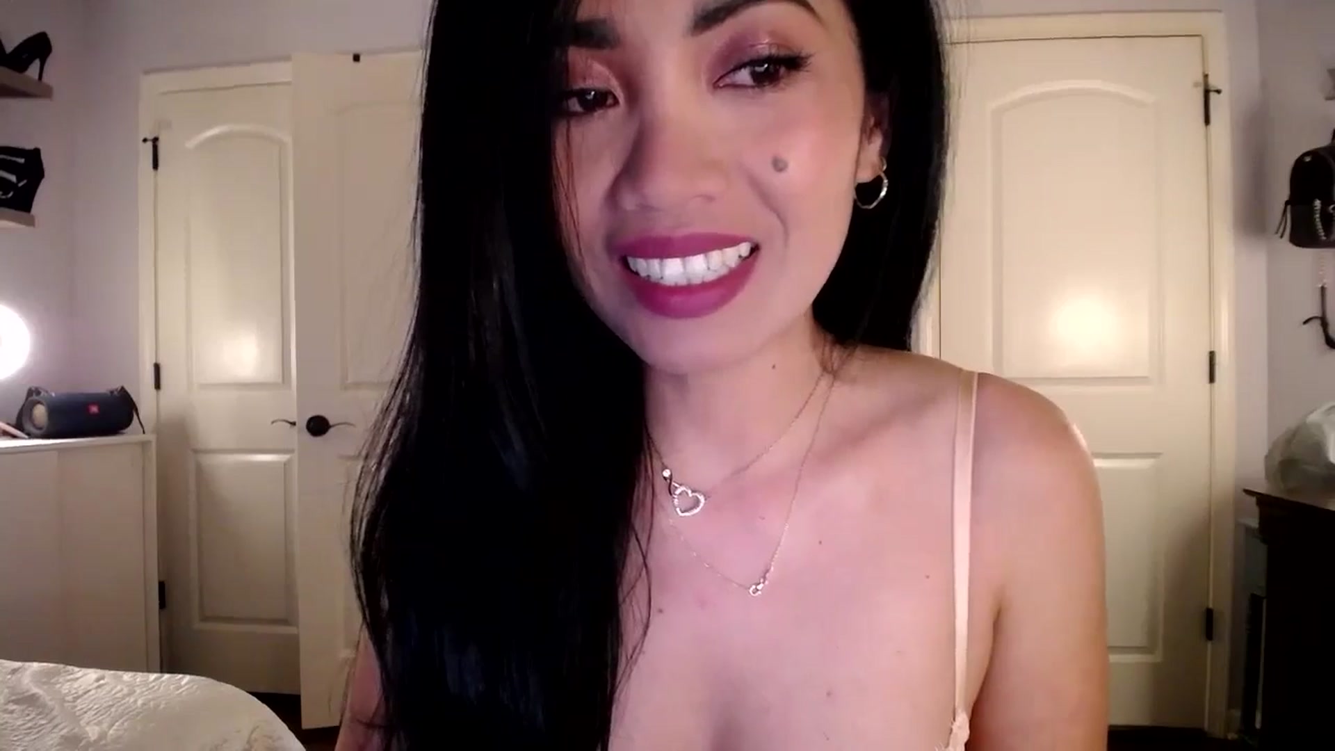 Gallery image thumbnail from AsianLuv_4U's myfreecams stream on, 08/26/2025, 22:31 image 11 of 20