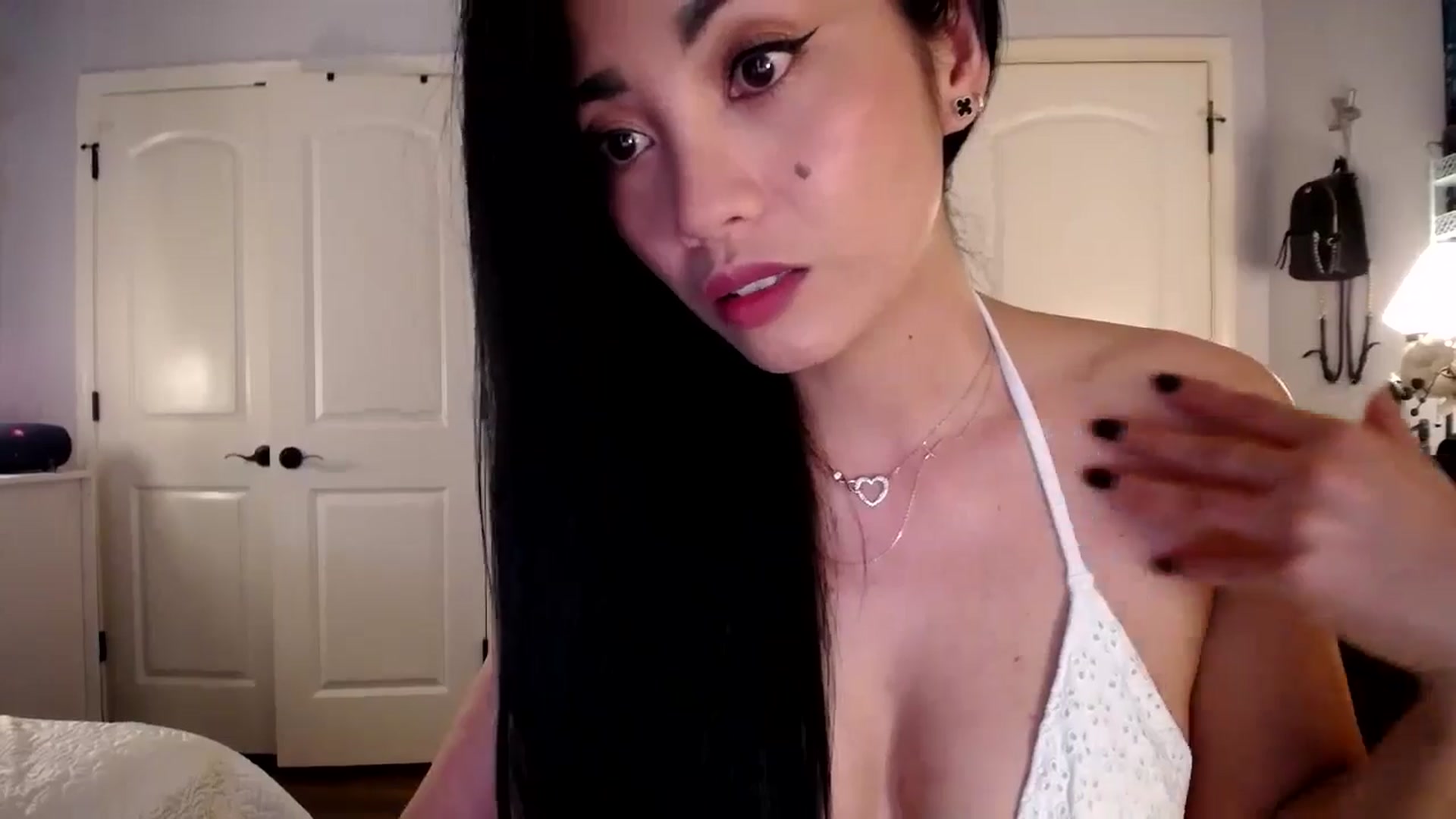 Gallery image thumbnail from AsianLuv_4U's myfreecams stream on, 08/28/2025, 15:32 image 8 of 20