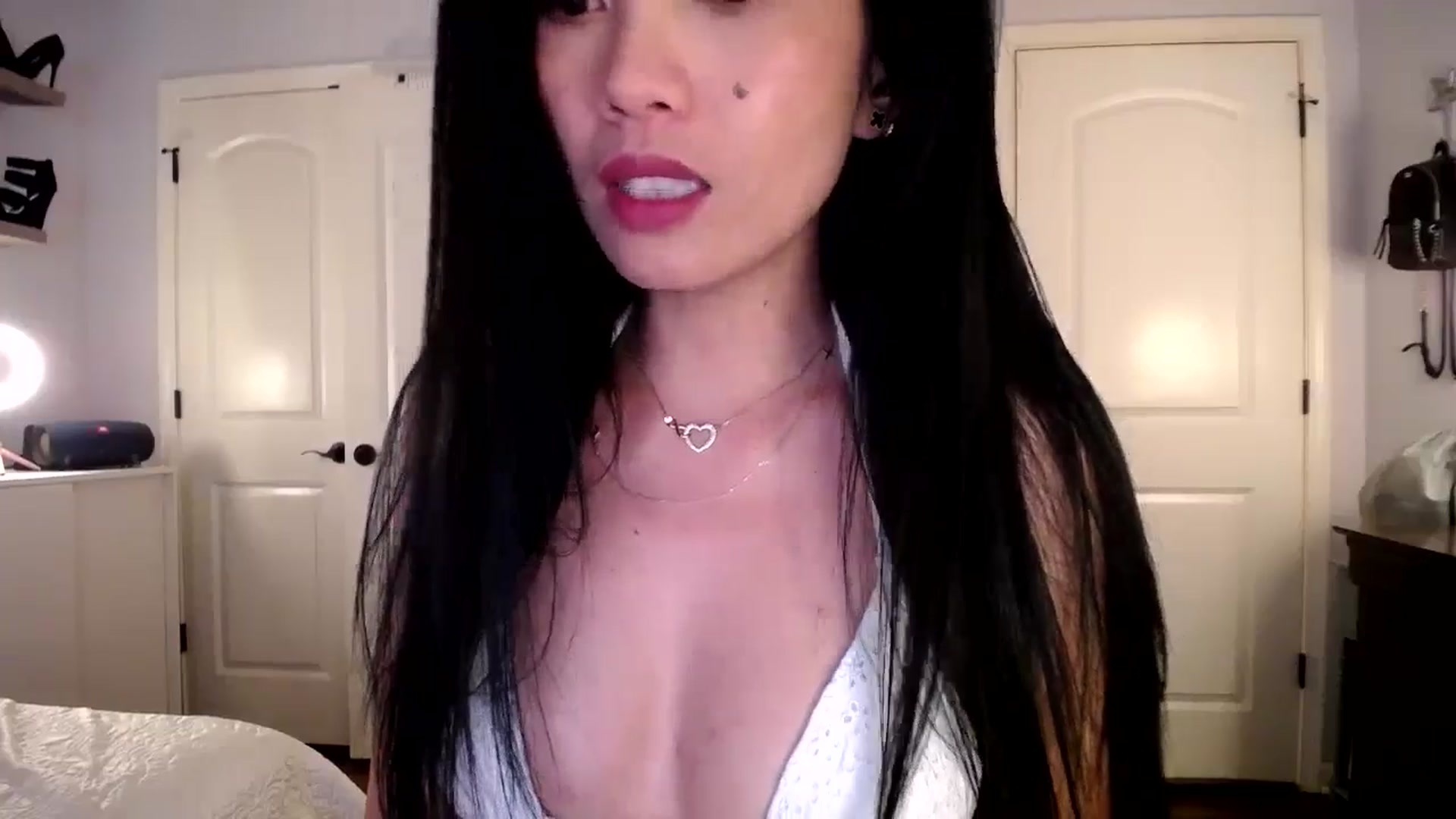 Gallery image thumbnail from AsianLuv_4U's myfreecams stream on, 08/28/2025, 15:32 image 18 of 20