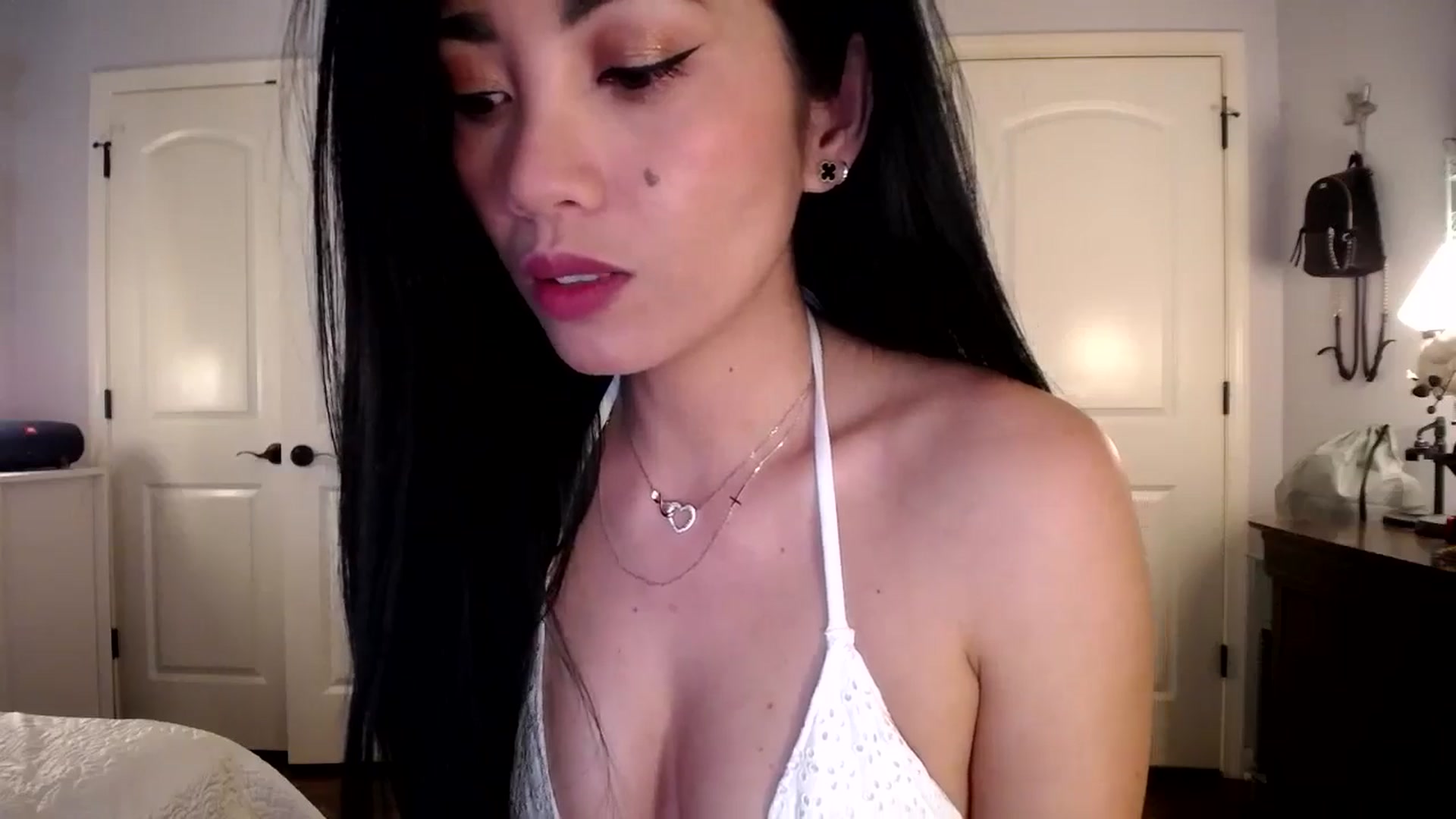 Gallery image thumbnail from AsianLuv_4U's myfreecams stream on, 08/28/2025, 15:32 image 7 of 20