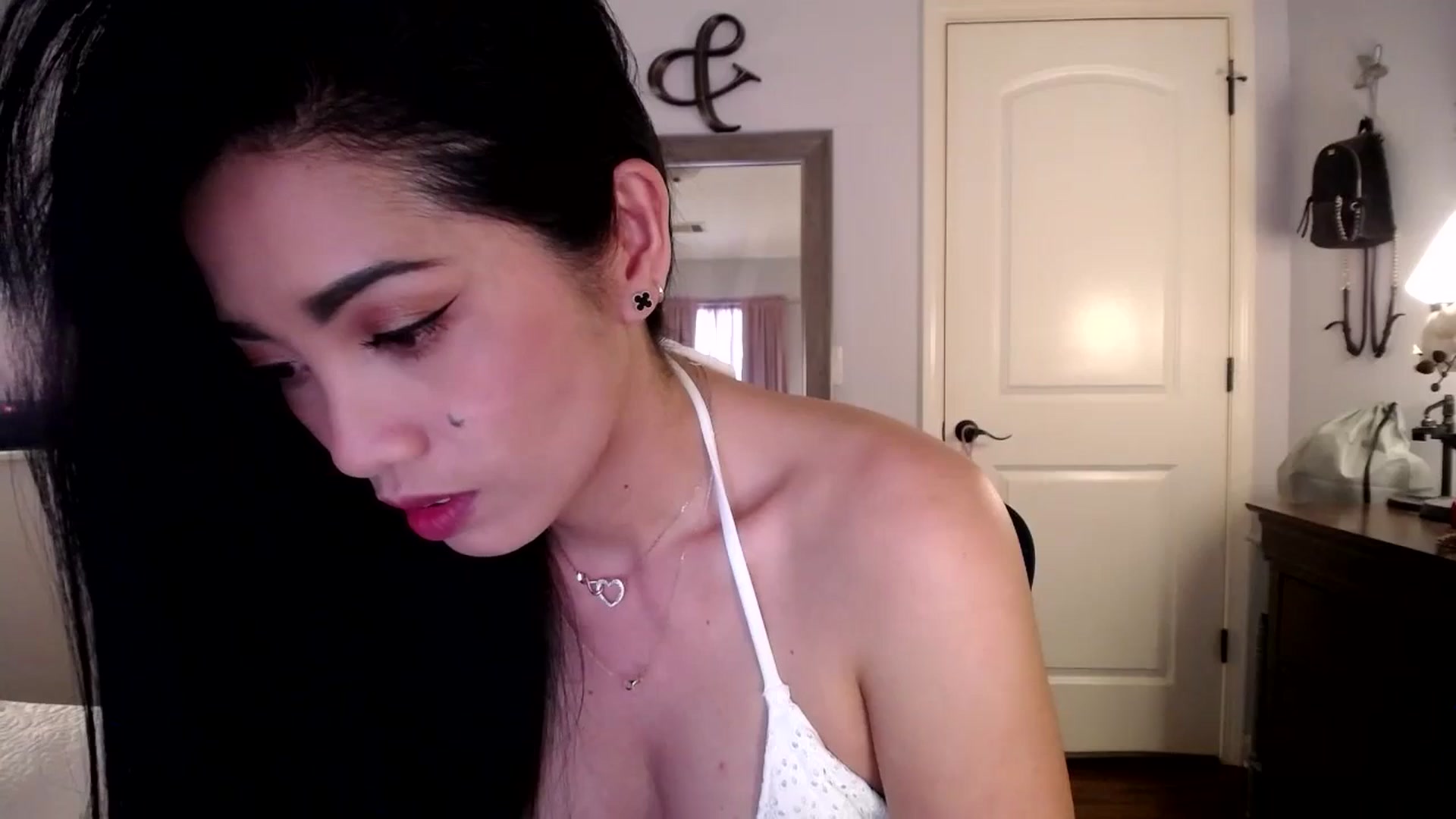Gallery image thumbnail from AsianLuv_4U's myfreecams stream on, 08/28/2025, 18:24 image 18 of 20