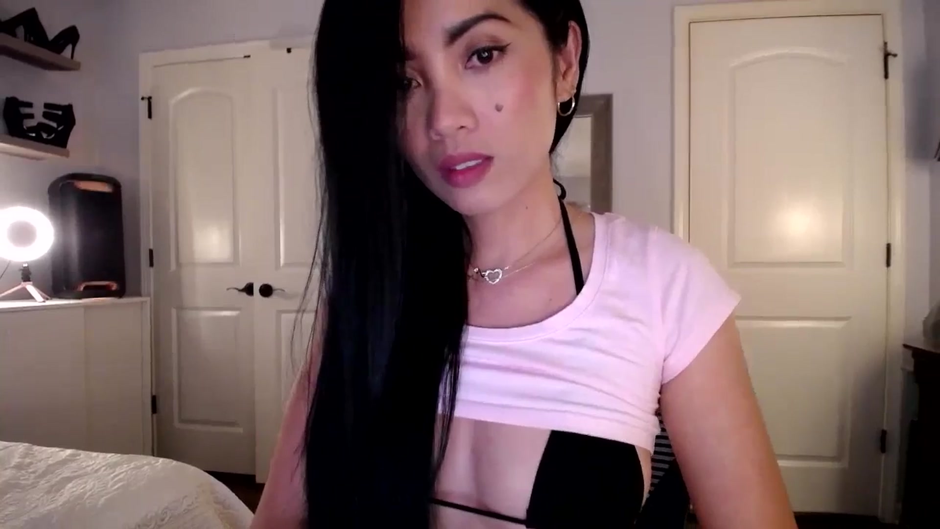 Gallery image thumbnail from AsianLuv_4U's myfreecams stream on, 09/04/2025, 17:00 image 19 of 20