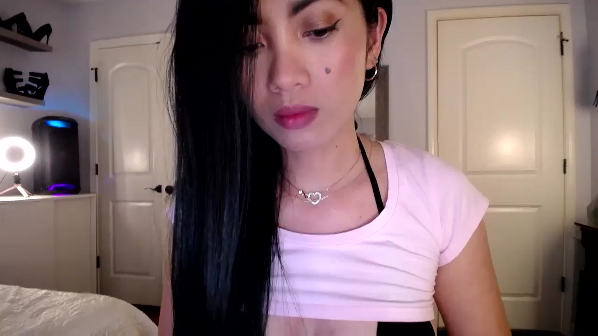 Gallery image thumbnail from AsianLuv_4U's myfreecams stream on, 09/04/2025, 17:00 image 17 of 20