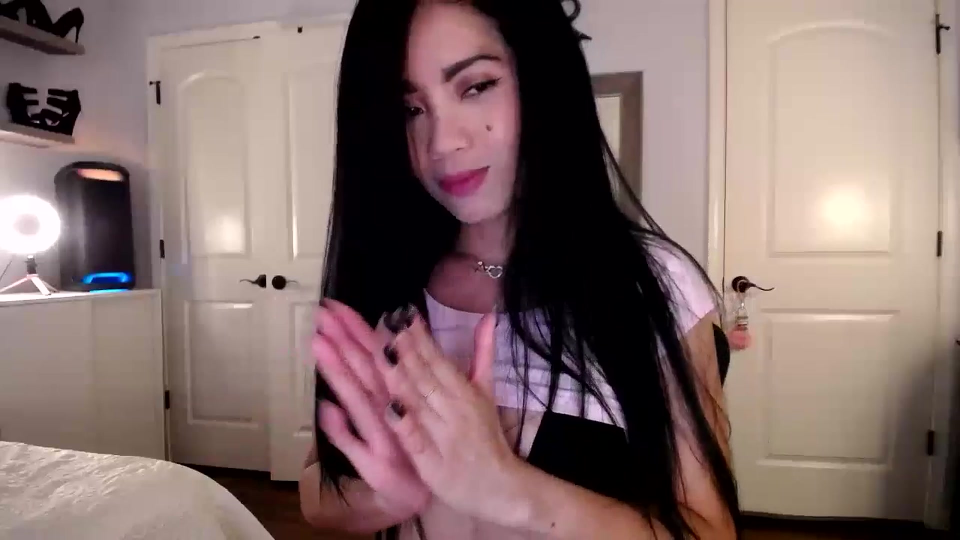 Gallery image thumbnail from AsianLuv_4U's myfreecams stream on, 09/04/2025, 17:00 image 7 of 20