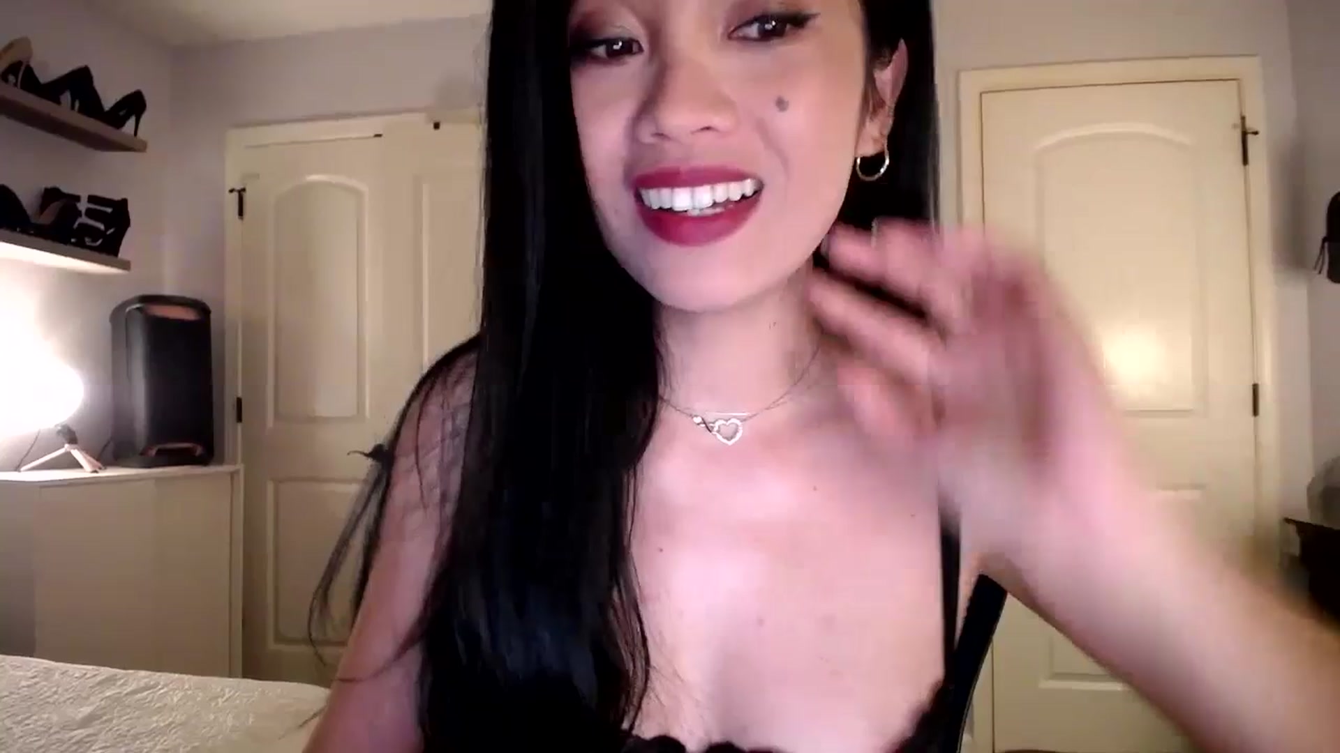 Gallery image thumbnail from AsianLuv_4U's myfreecams stream on, 09/13/2025, 21:40 image 15 of 20