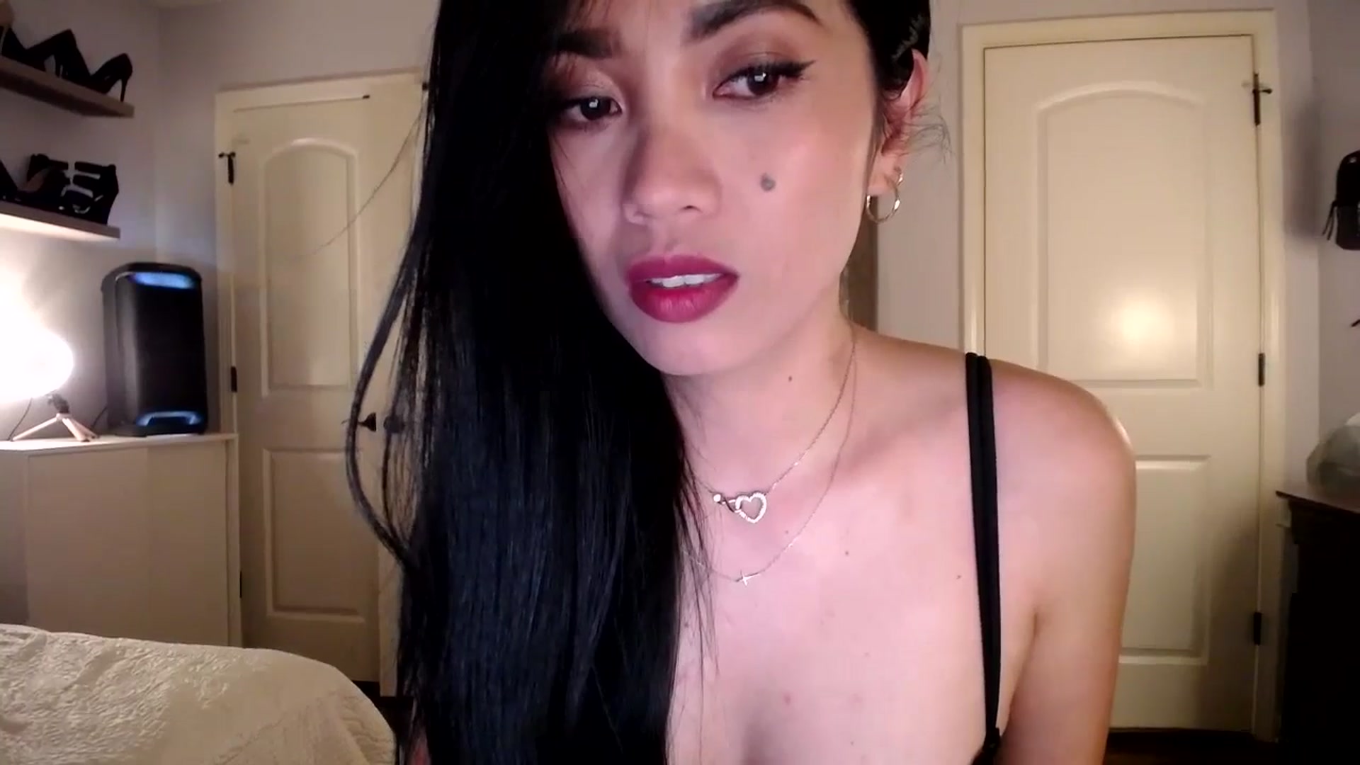 Gallery image thumbnail from AsianLuv_4U's myfreecams stream on, 09/13/2025, 22:55 image 13 of 20