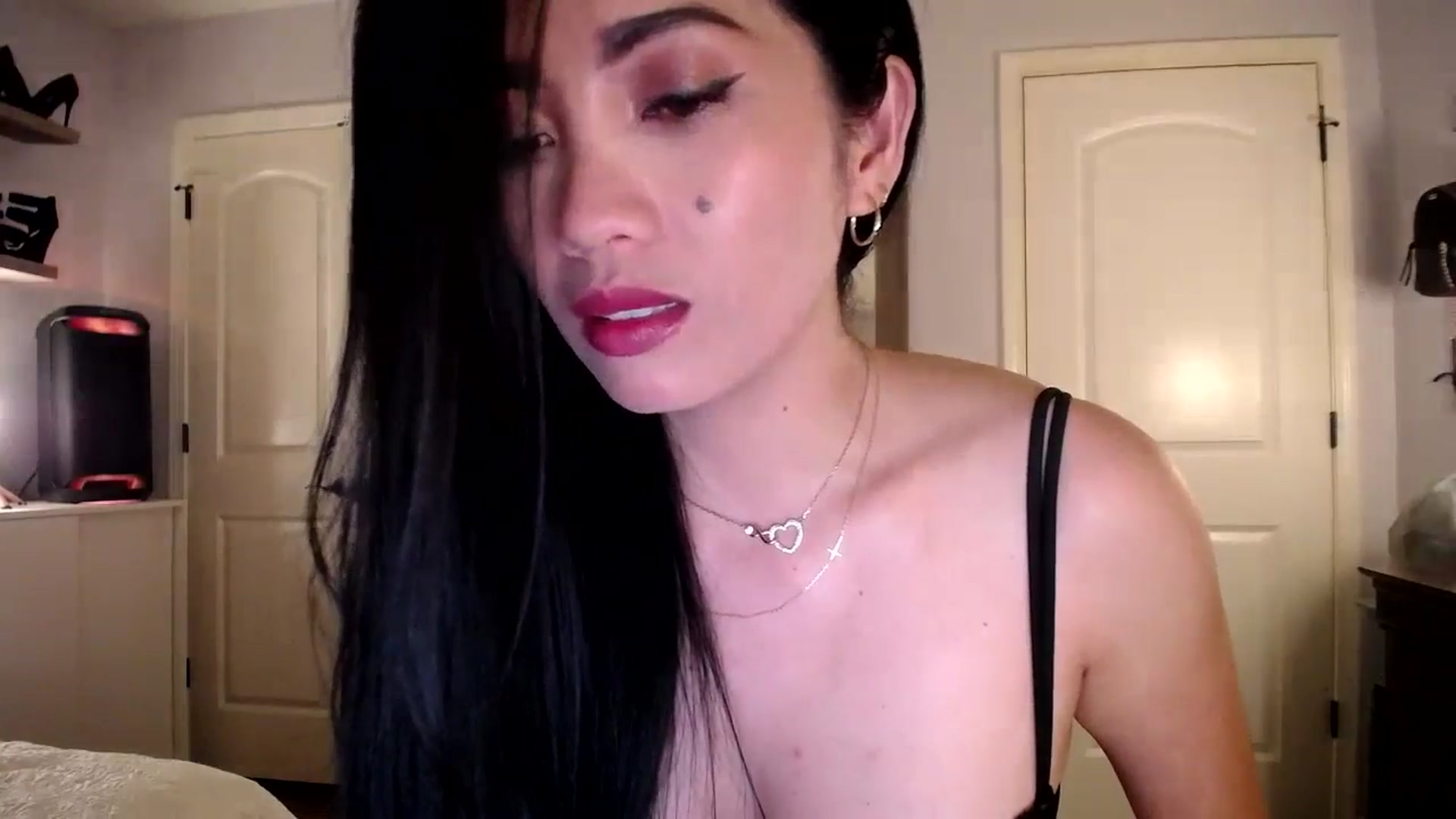 Gallery image thumbnail from AsianLuv_4U's myfreecams stream on, 09/14/2025, 24:11 image 18 of 20