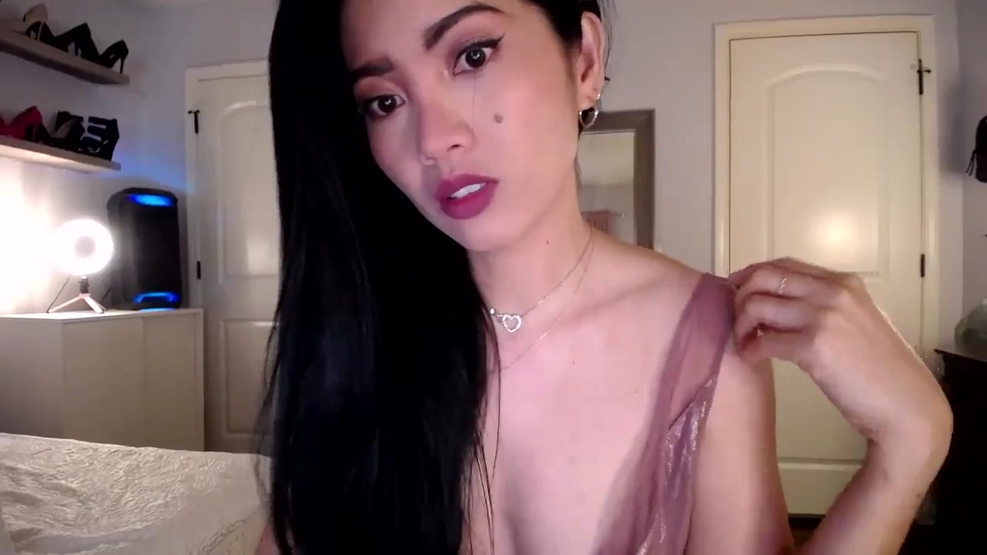 Gallery image thumbnail from AsianLuv_4U's myfreecams stream on, 09/15/2025, 14:12 image 7 of 20