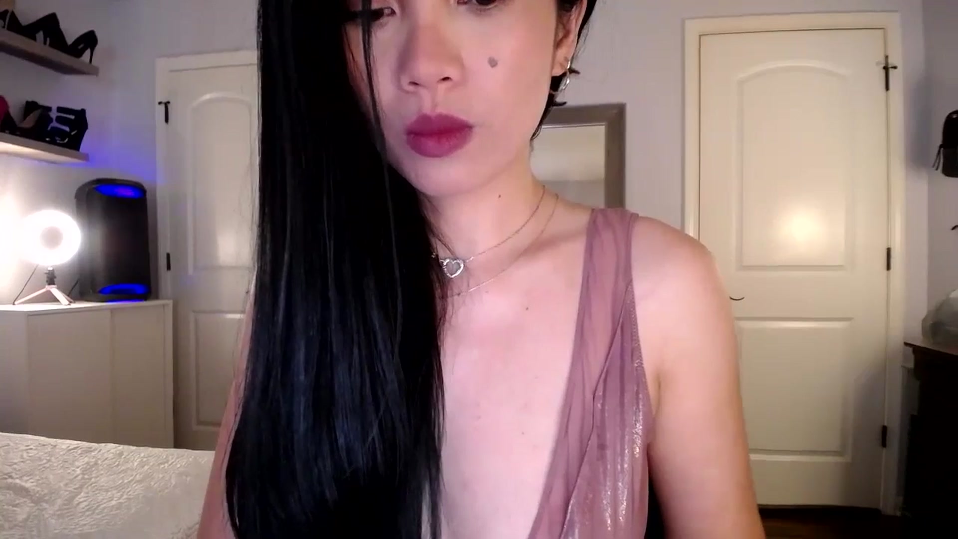 Gallery image thumbnail from AsianLuv_4U's myfreecams stream on, 09/15/2025, 15:11 image 15 of 20