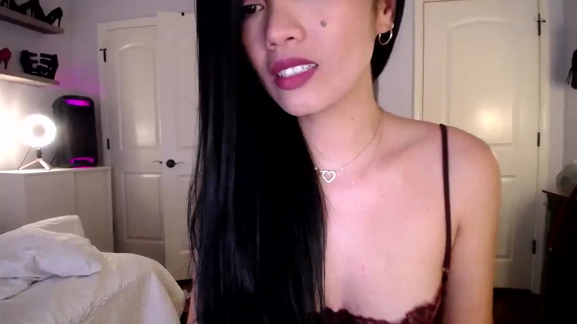 Gallery image thumbnail from AsianLuv_4U's myfreecams stream on, 09/15/2025, 19:12 image 16 of 20