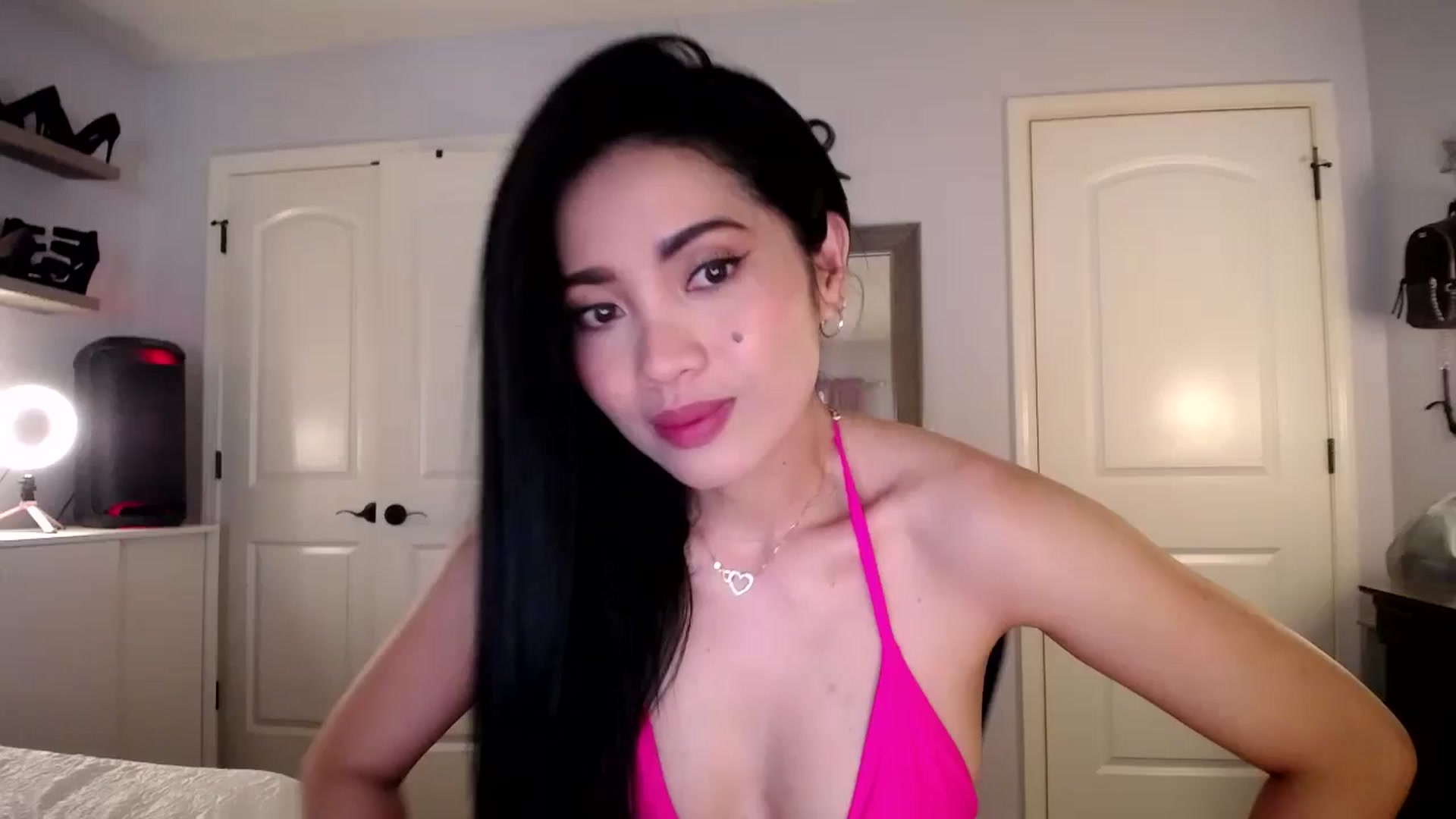 Gallery image thumbnail from AsianLuv_4U's myfreecams stream on, 09/18/2025, 15:26 image 16 of 20
