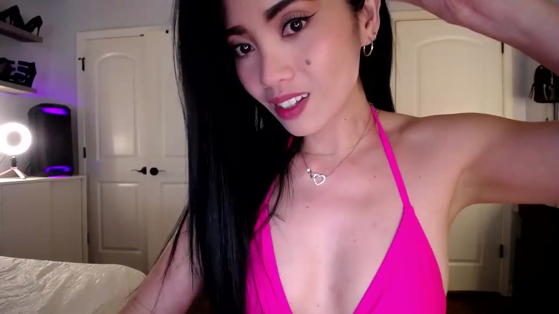 Gallery image thumbnail from AsianLuv_4U's myfreecams stream on, 09/18/2025, 15:26 image 3 of 20