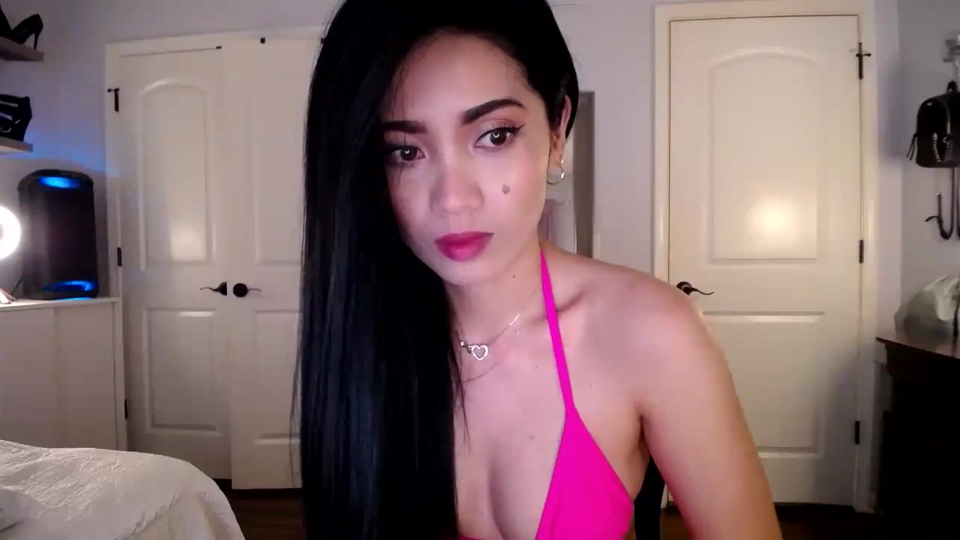 Gallery image thumbnail from AsianLuv_4U's myfreecams stream on, 09/18/2025, 18:27 image 14 of 20