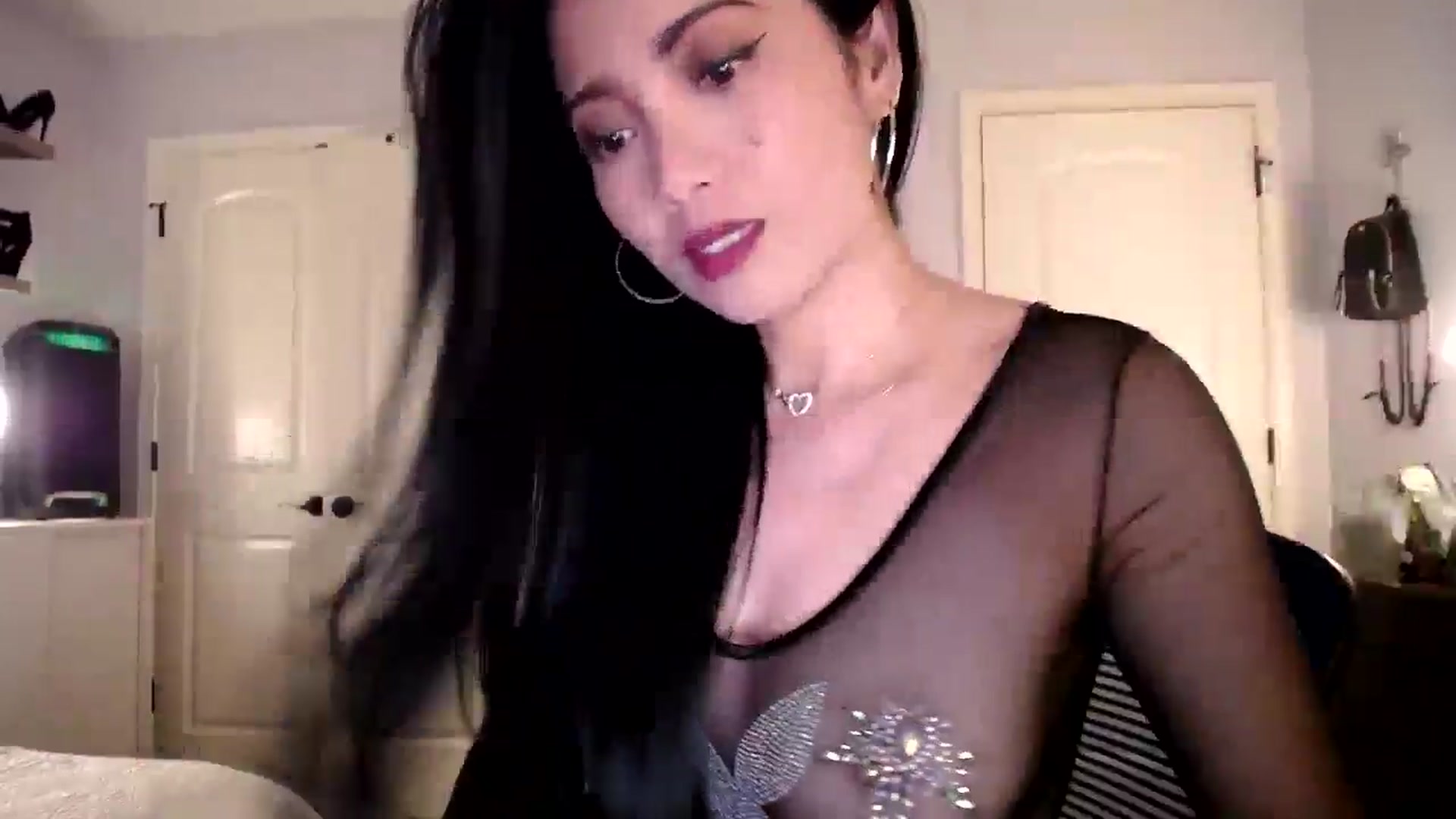 Gallery image thumbnail from AsianLuv_4U's myfreecams stream on, 09/22/2025, 15:27 image 2 of 20