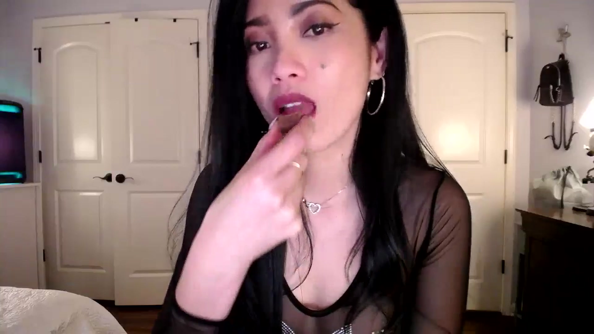 Gallery image thumbnail from AsianLuv_4U's myfreecams stream on, 09/22/2025, 19:24 image 5 of 20