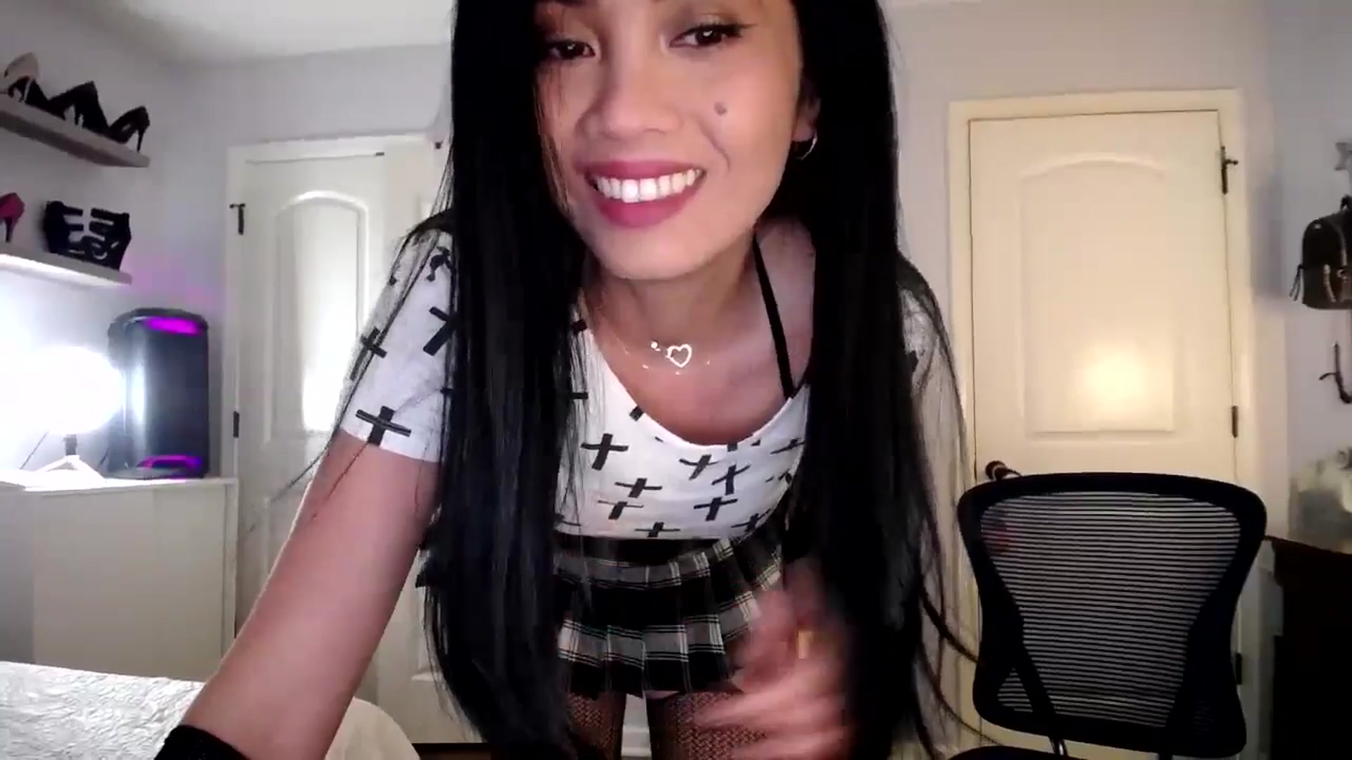 Gallery image thumbnail from AsianLuv_4U's myfreecams stream on, 10/02/2025, 15:18 image 5 of 20