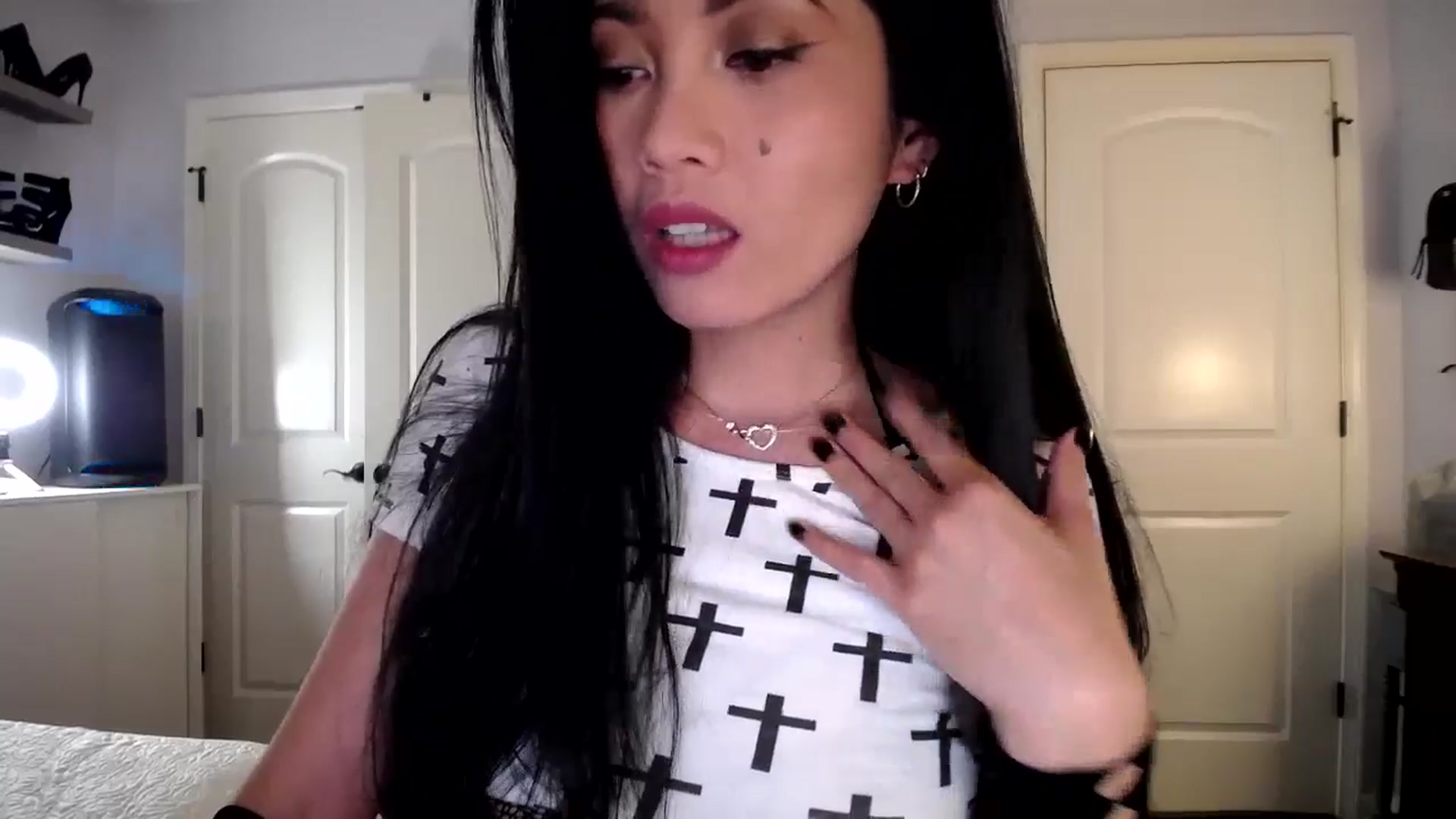 Gallery image thumbnail from AsianLuv_4U's myfreecams stream on, 10/02/2025, 16:02 image 6 of 20