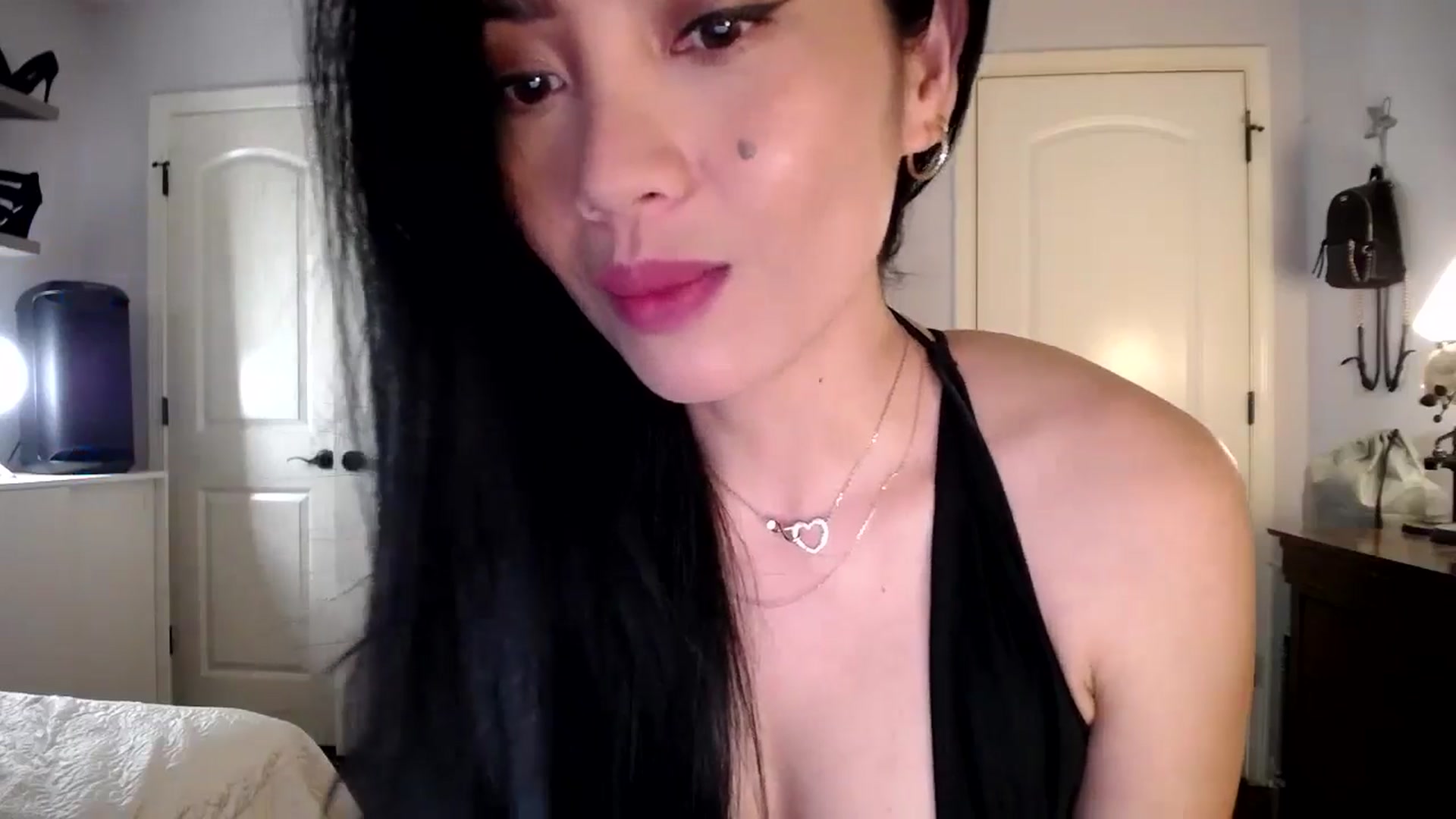 Gallery image thumbnail from AsianLuv_4U's myfreecams stream on, 10/06/2025, 15:15 image 15 of 20