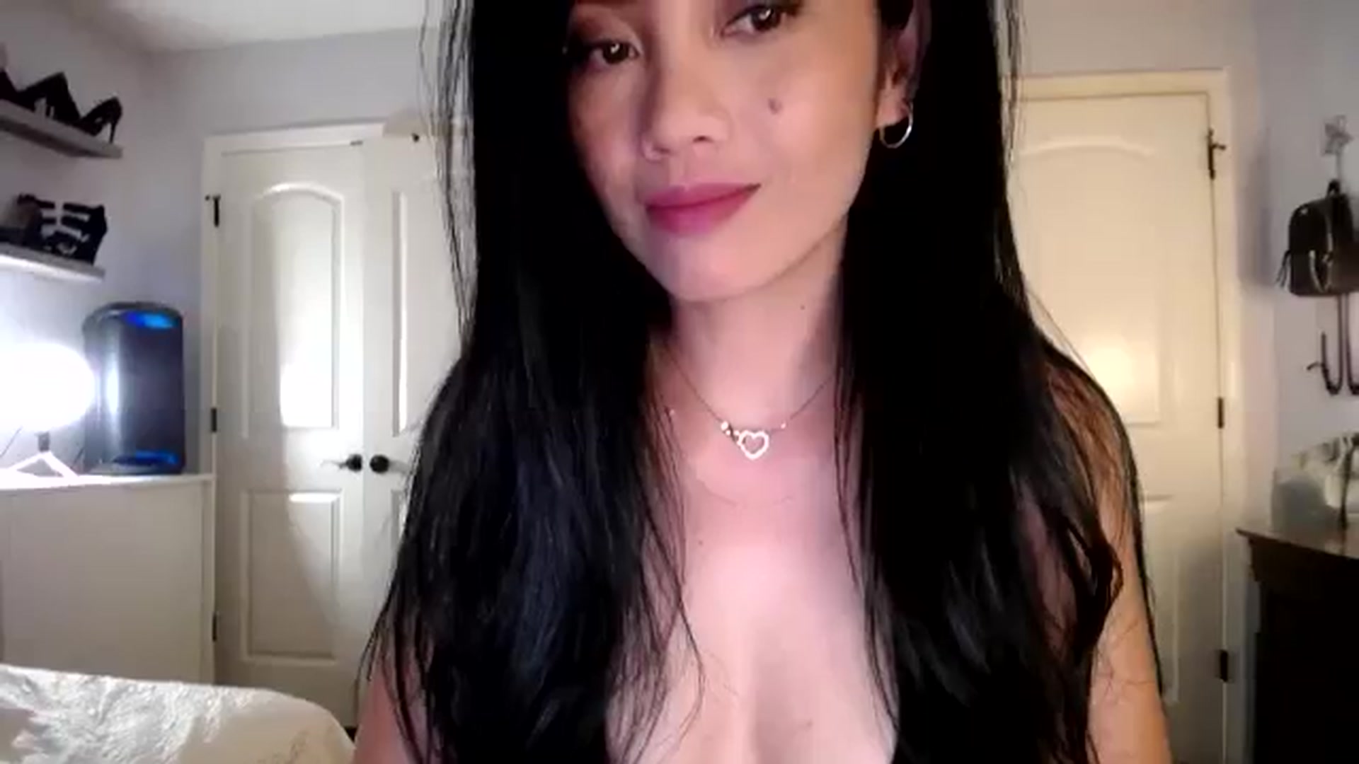 Gallery image thumbnail from AsianLuv_4U's myfreecams stream on, 10/06/2025, 16:23 image 20 of 20