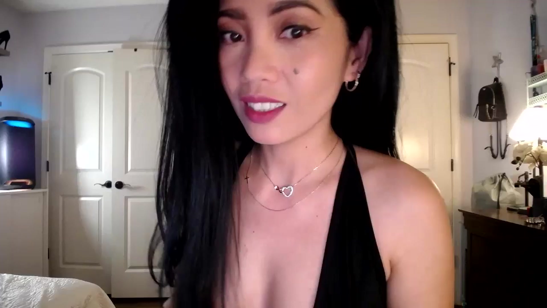 Gallery image thumbnail from AsianLuv_4U's myfreecams stream on, 10/06/2025, 16:23 image 2 of 20