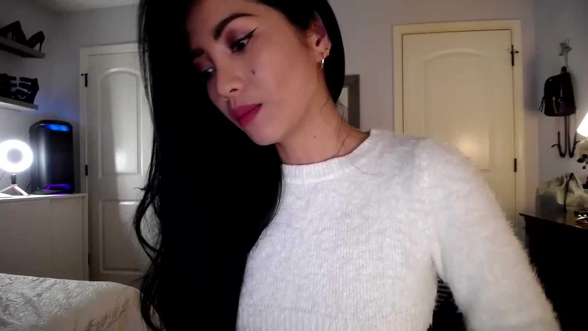 Gallery image thumbnail from AsianLuv_4U's myfreecams stream on, 10/09/2025, 17:08 image 5 of 20
