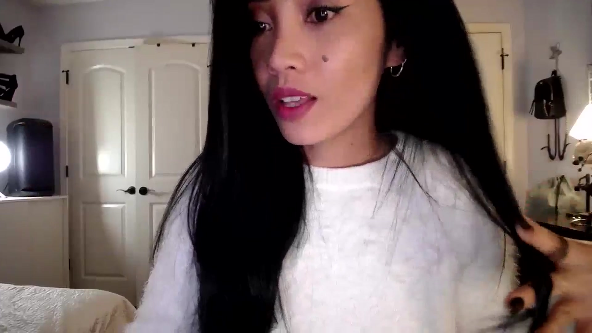 Gallery image thumbnail from AsianLuv_4U's myfreecams stream on, 10/09/2025, 19:05 image 14 of 20