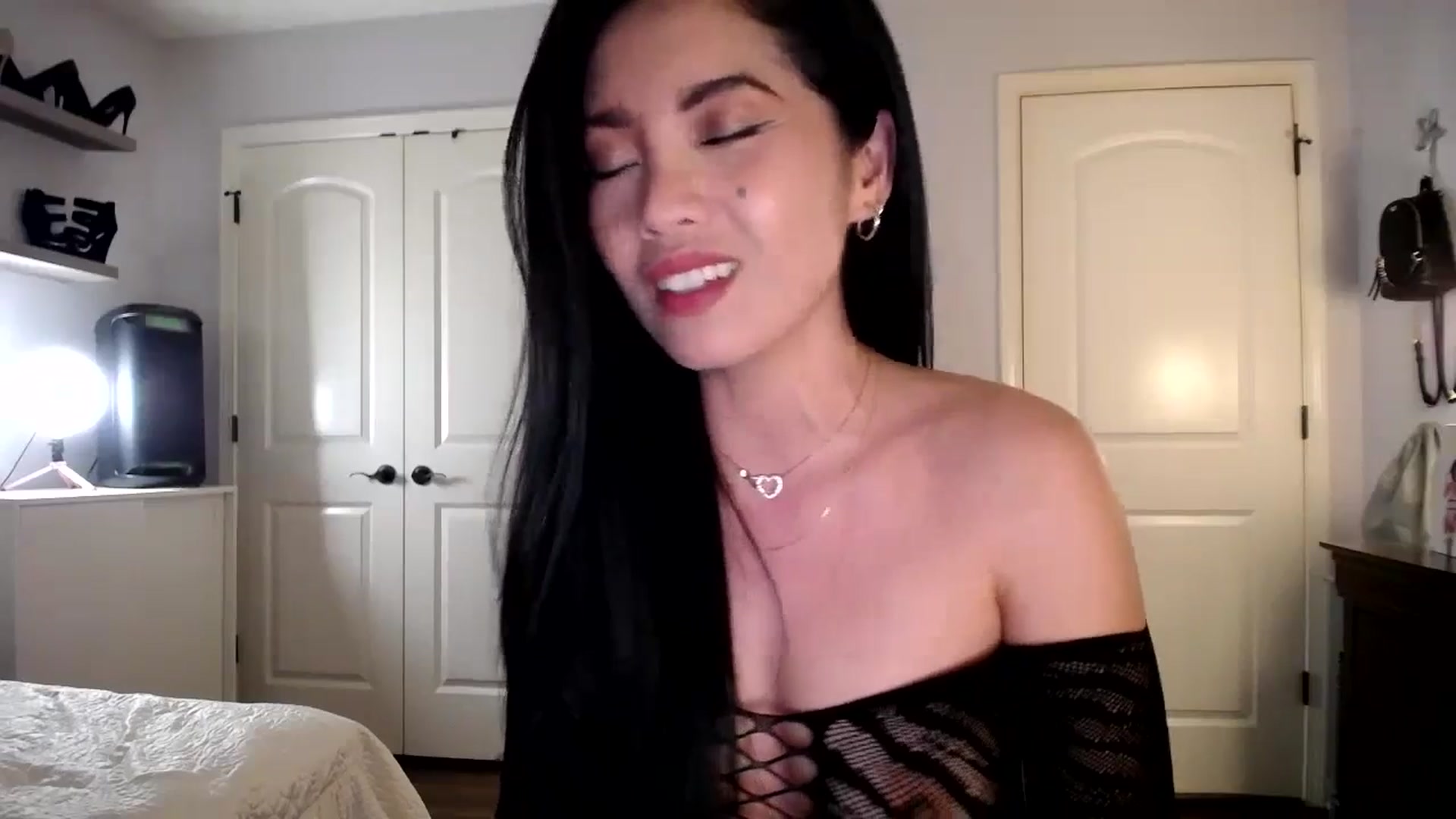 Gallery image thumbnail from AsianLuv_4U's myfreecams stream on, 10/27/2025, 16:46 image 12 of 20