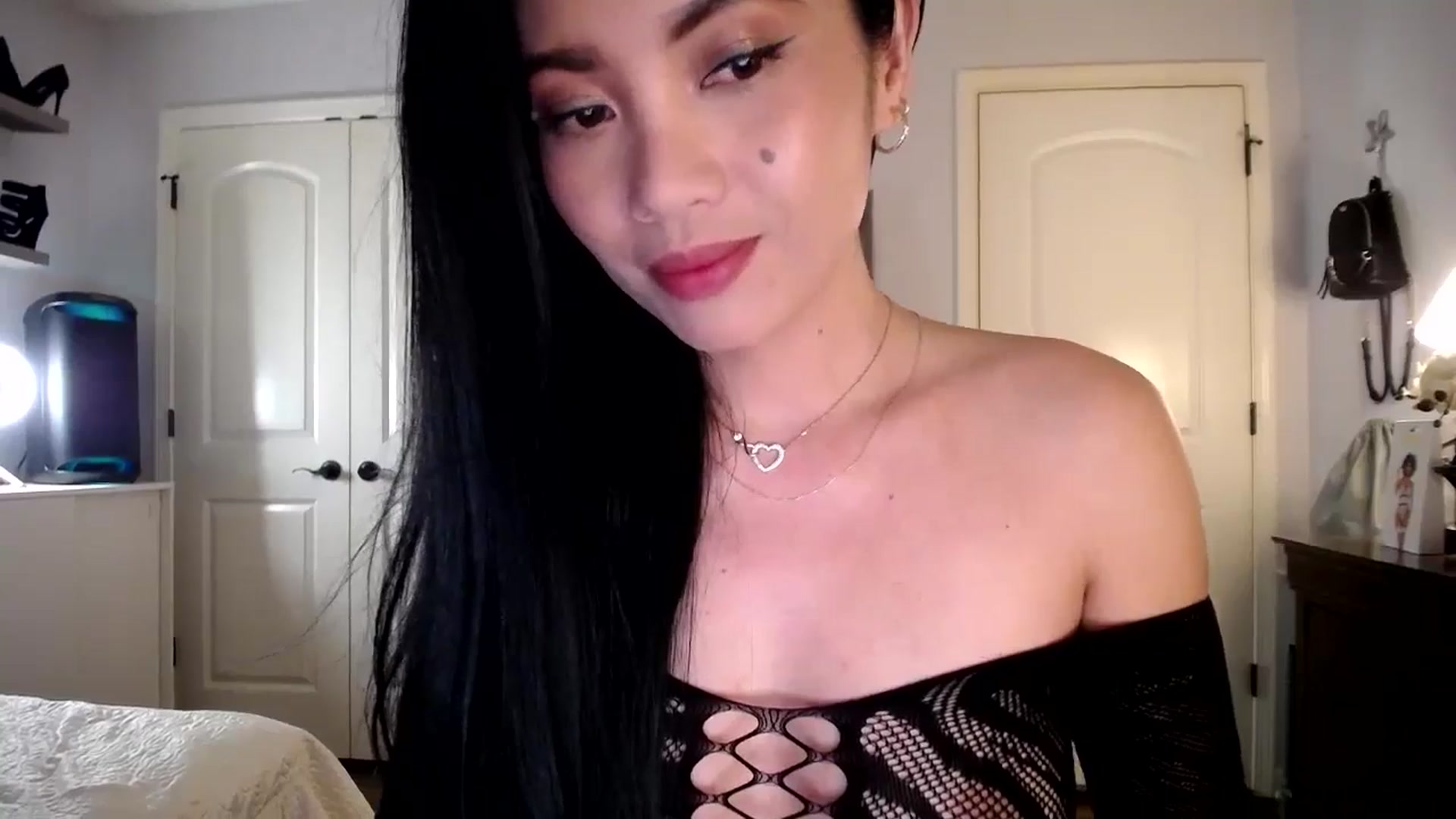 Gallery image thumbnail from AsianLuv_4U's myfreecams stream on, 10/27/2025, 16:46 image 18 of 20