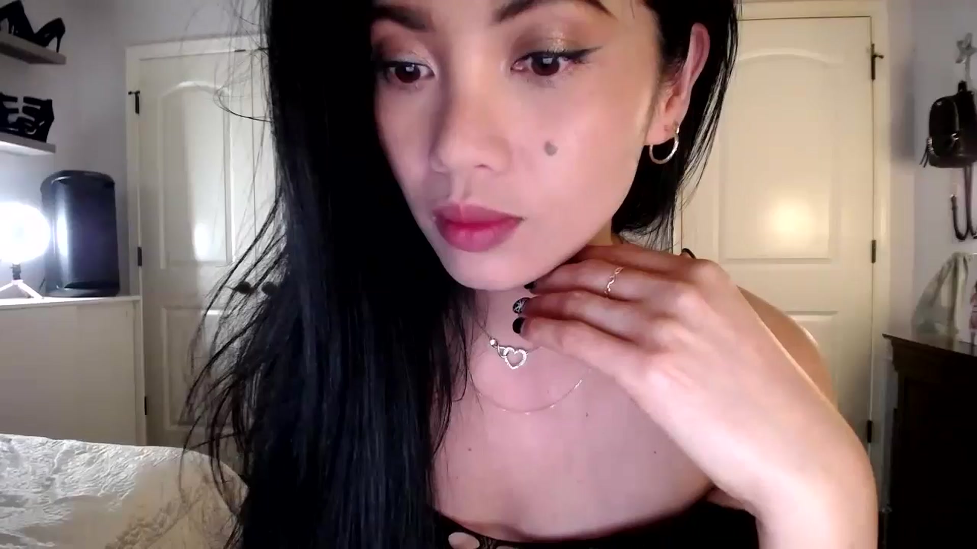 Gallery image thumbnail from AsianLuv_4U's myfreecams stream on, 10/27/2025, 16:46 image 8 of 20