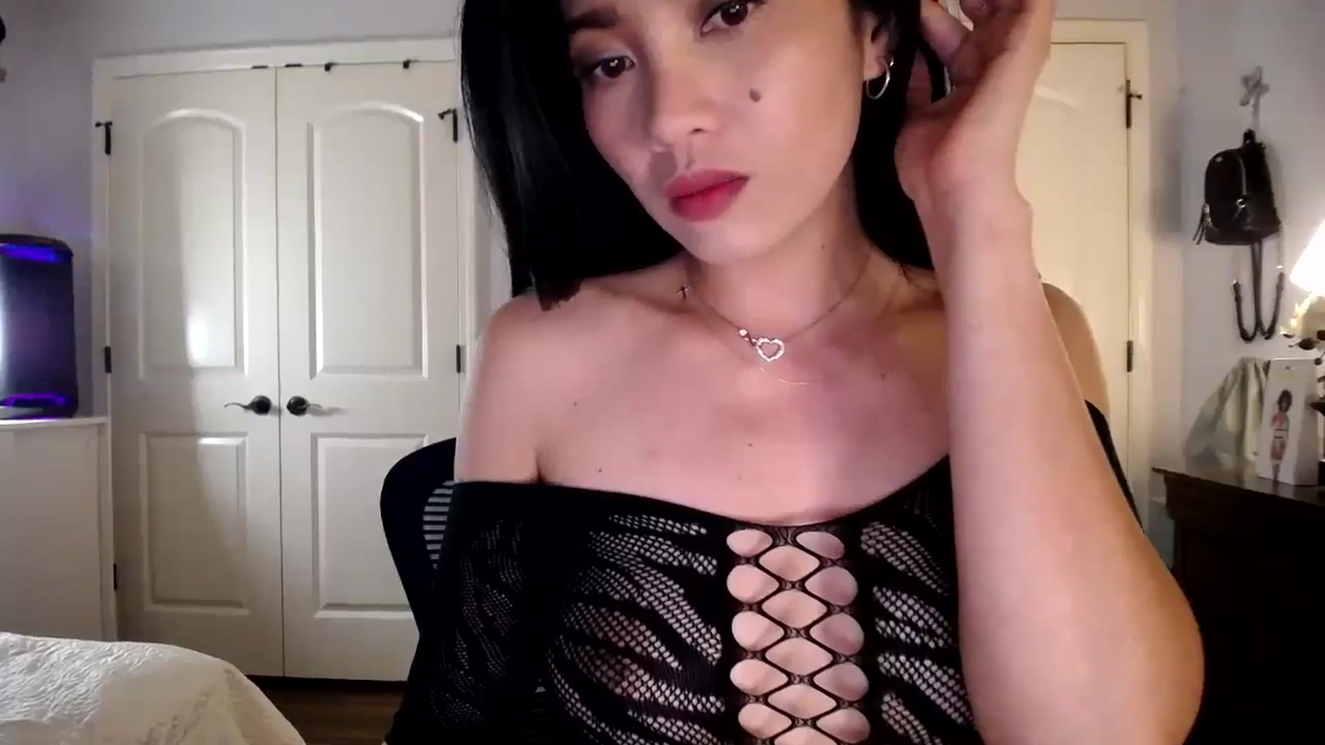 Gallery image thumbnail from AsianLuv_4U's myfreecams stream on, 10/27/2025, 17:52 image 8 of 20