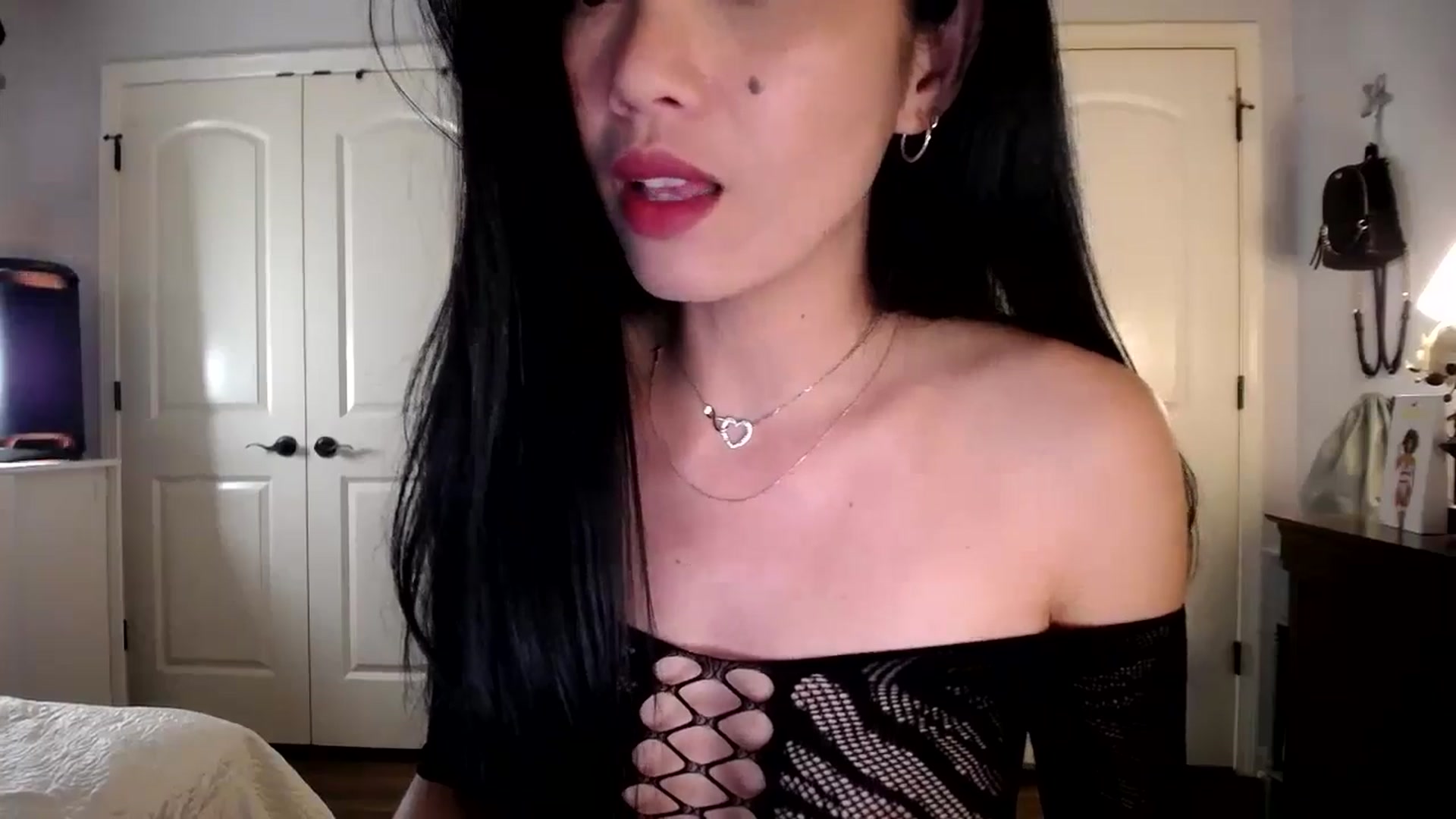 Gallery image thumbnail from AsianLuv_4U's myfreecams stream on, 10/27/2025, 17:52 image 4 of 20