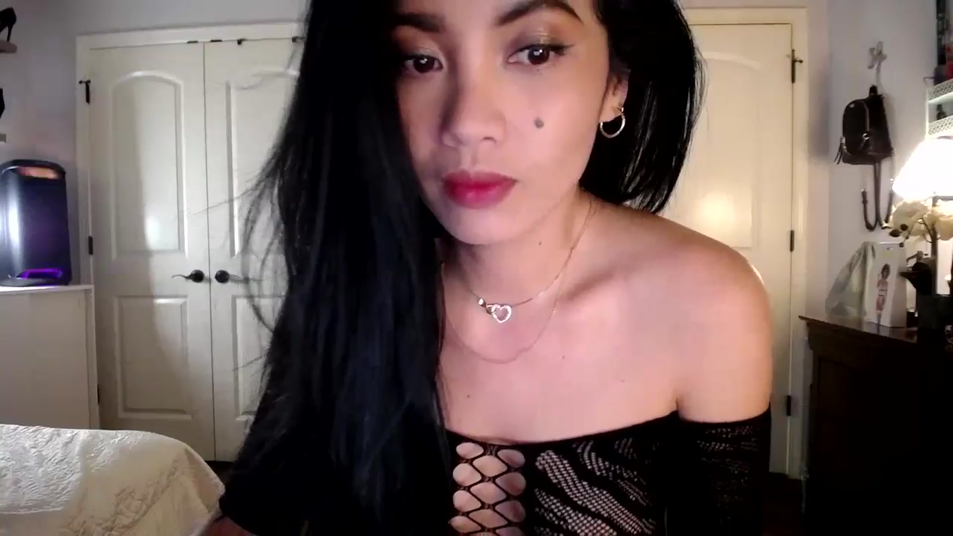 Gallery image thumbnail from AsianLuv_4U's myfreecams stream on, 10/27/2025, 18:30 image 18 of 20