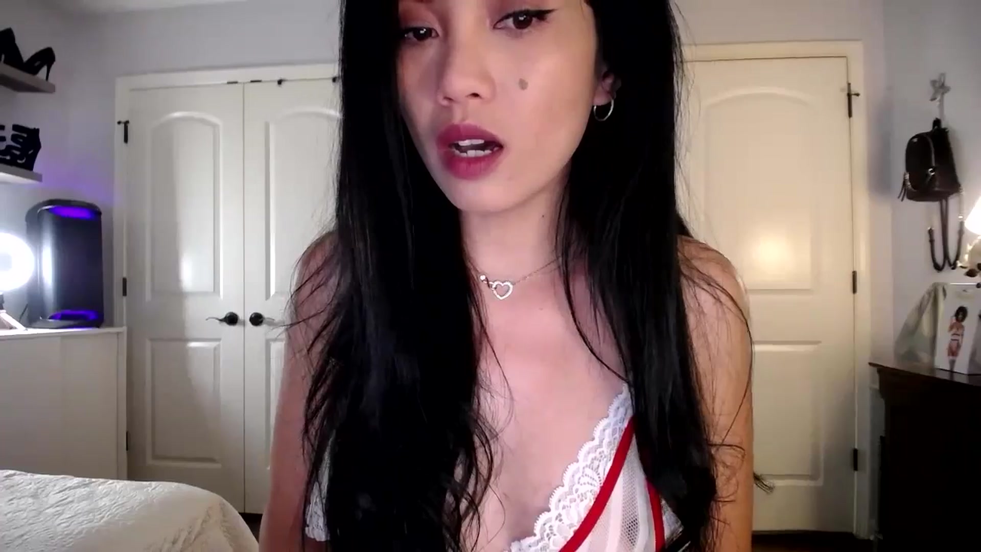 Gallery image thumbnail from AsianLuv_4U's myfreecams stream on, 10/30/2025, 16:19 image 6 of 20