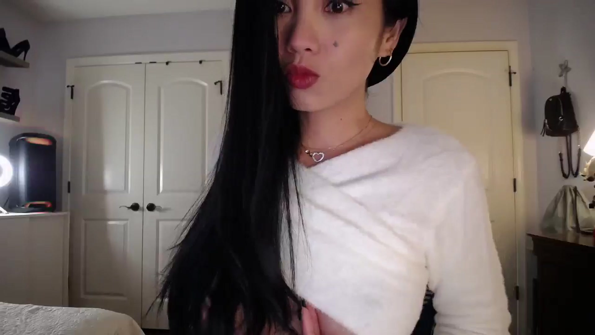 Gallery image thumbnail from AsianLuv_4U's myfreecams stream on, 11/03/2025, 15:50 image 9 of 20