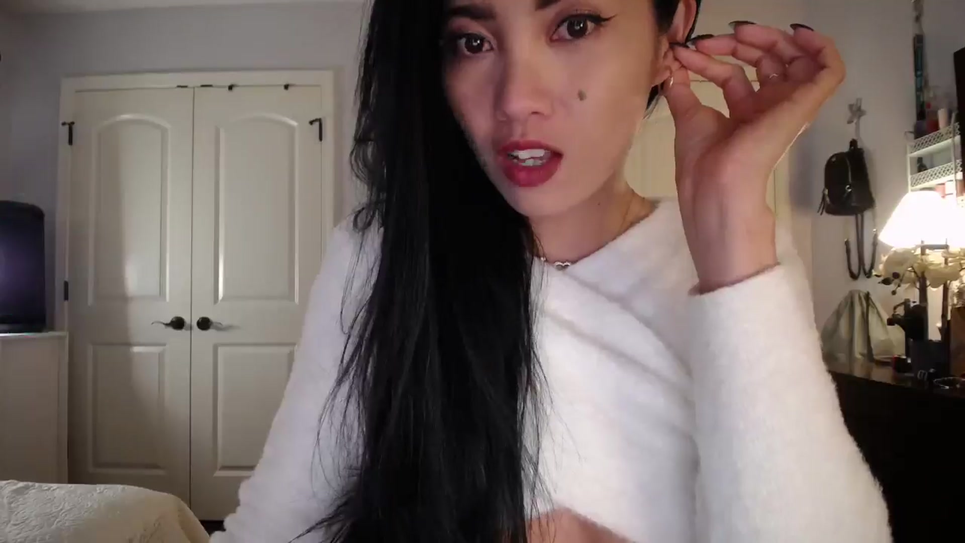 Gallery image thumbnail from AsianLuv_4U's myfreecams stream on, 11/03/2025, 15:50 image 17 of 20