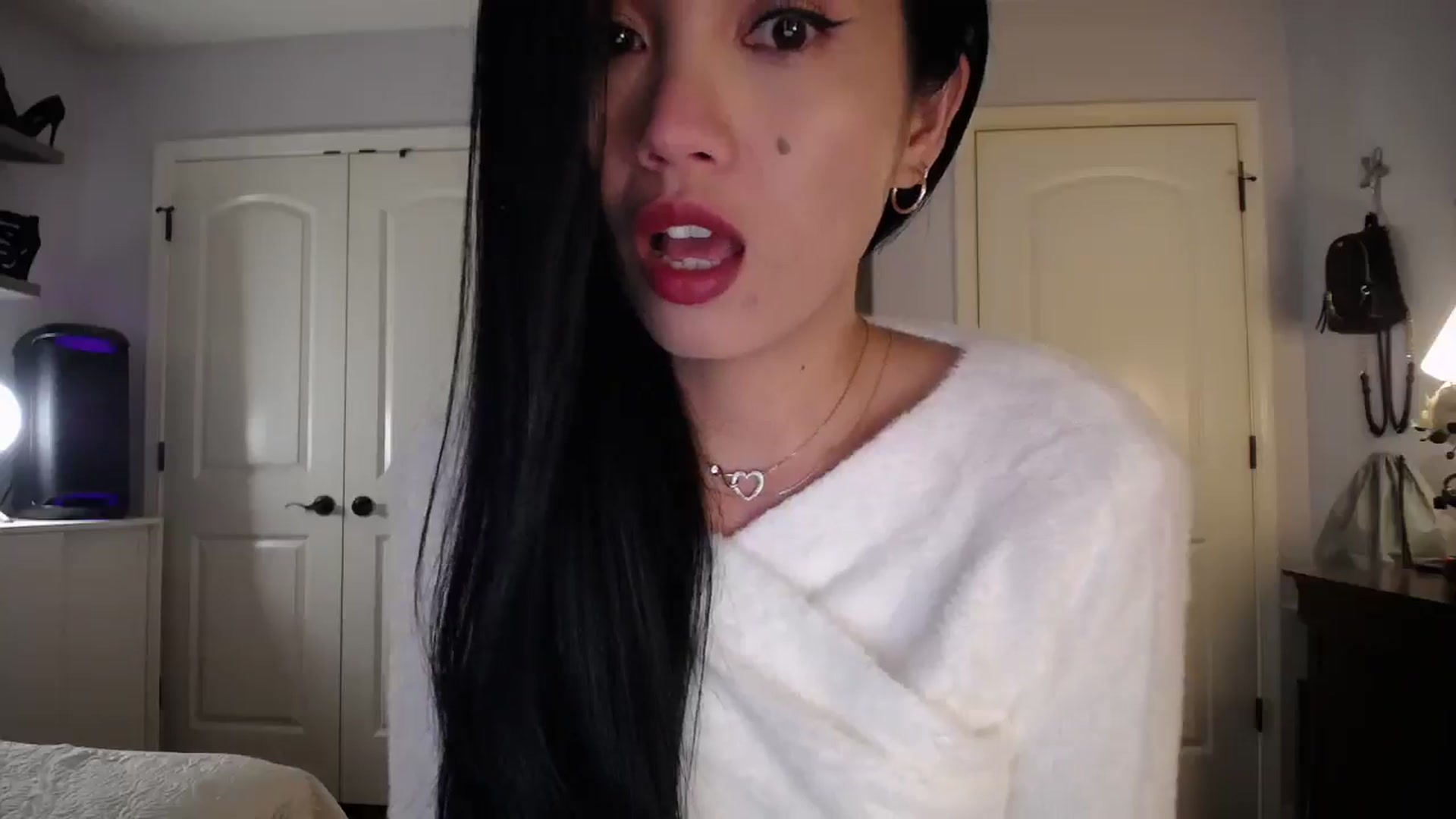 Gallery image thumbnail from AsianLuv_4U's myfreecams stream on, 11/03/2025, 15:50 image 4 of 20