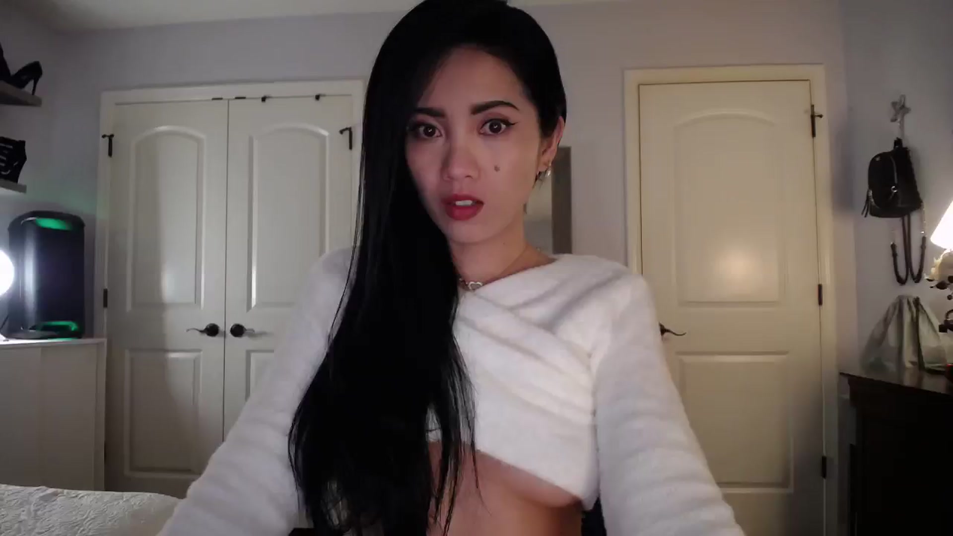 Gallery image thumbnail from AsianLuv_4U's myfreecams stream on, 11/03/2025, 15:50 image 3 of 20
