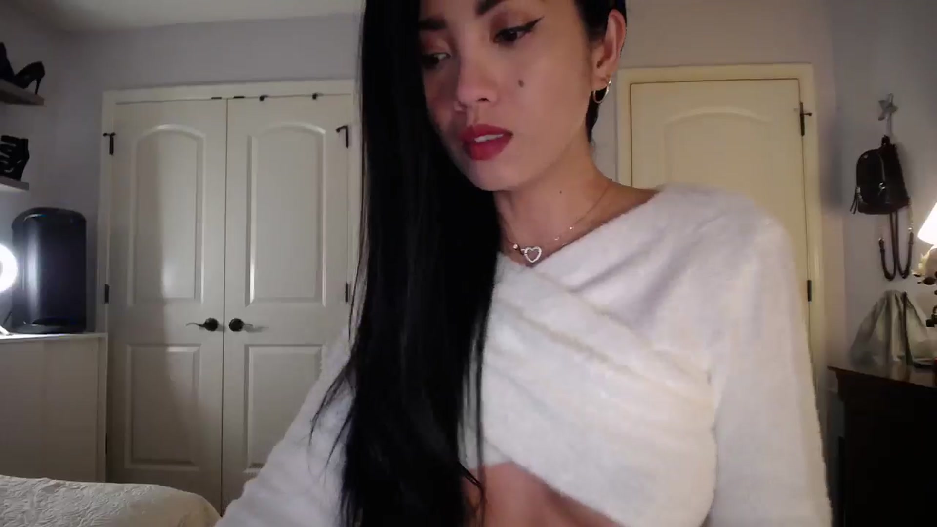 Gallery image thumbnail from AsianLuv_4U's myfreecams stream on, 11/03/2025, 15:50 image 7 of 20