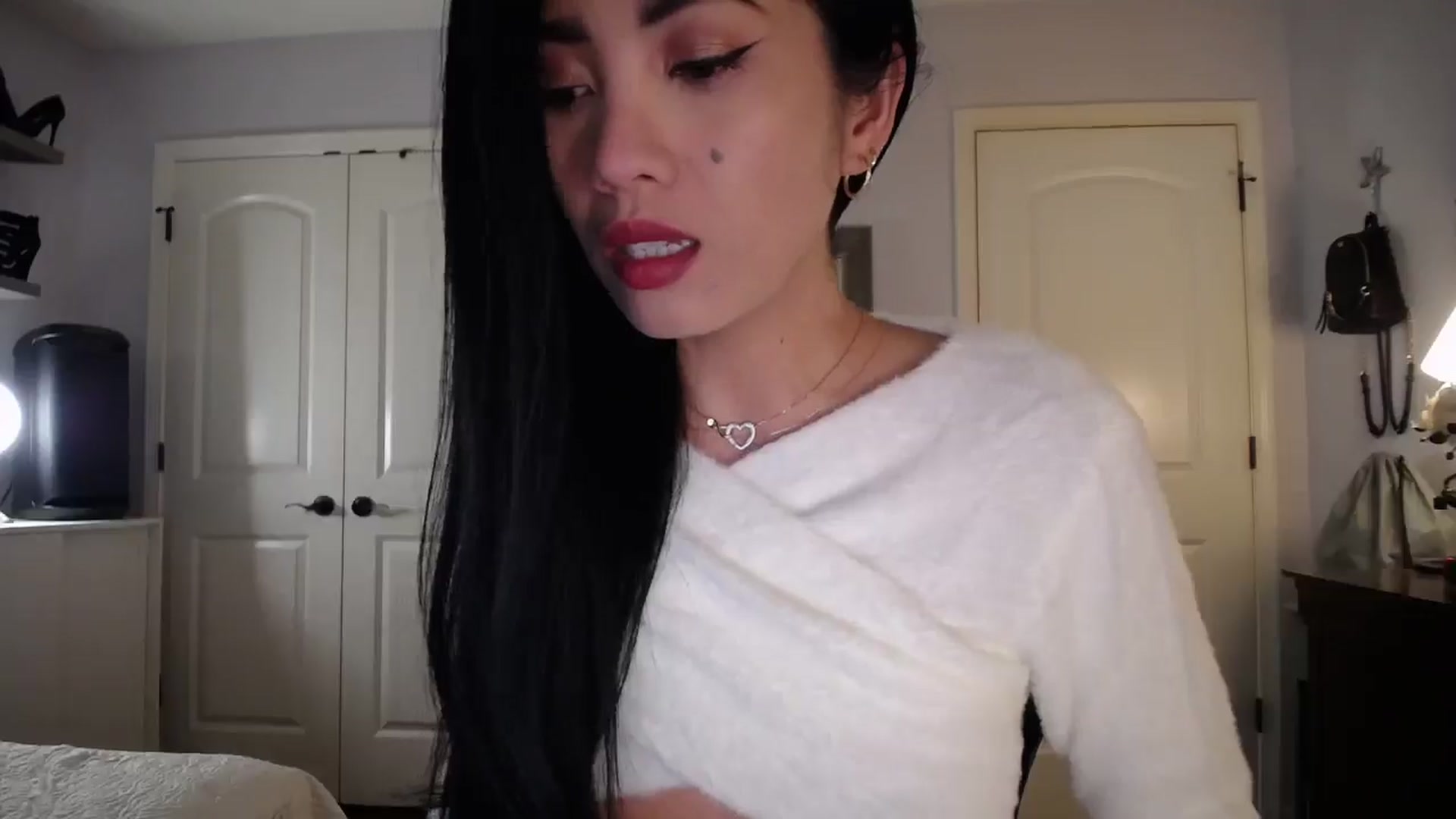 Gallery image thumbnail from AsianLuv_4U's myfreecams stream on, 11/03/2025, 15:50 image 6 of 20