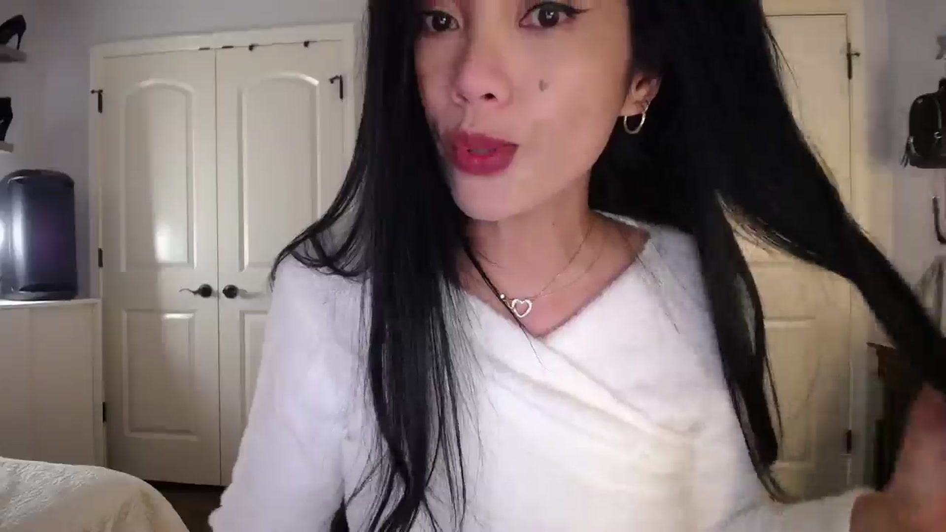 Gallery image thumbnail from AsianLuv_4U's myfreecams stream on, 11/03/2025, 16:56 image 20 of 20