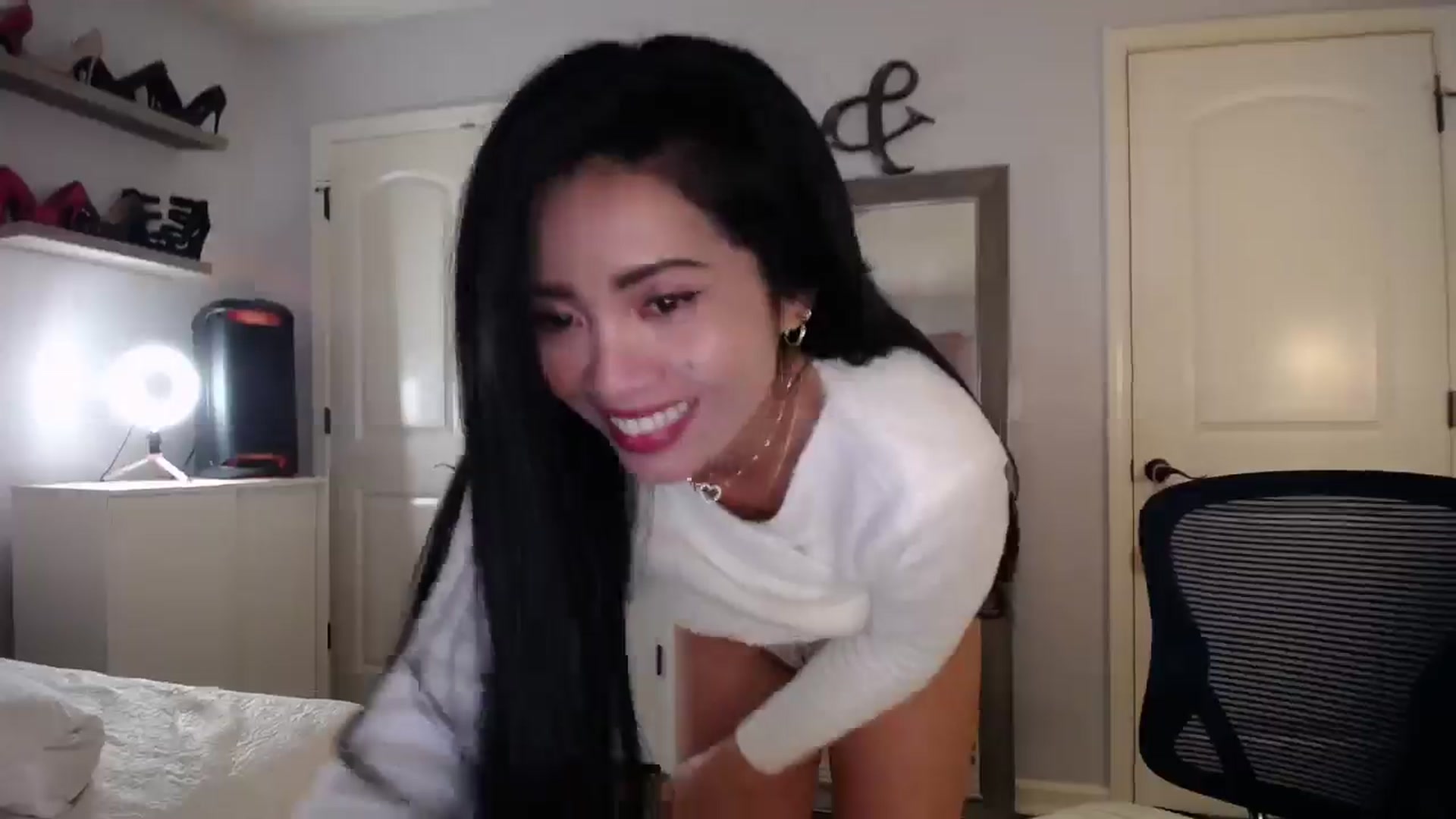 Gallery image thumbnail from AsianLuv_4U's myfreecams stream on, 11/03/2025, 16:56 image 11 of 20