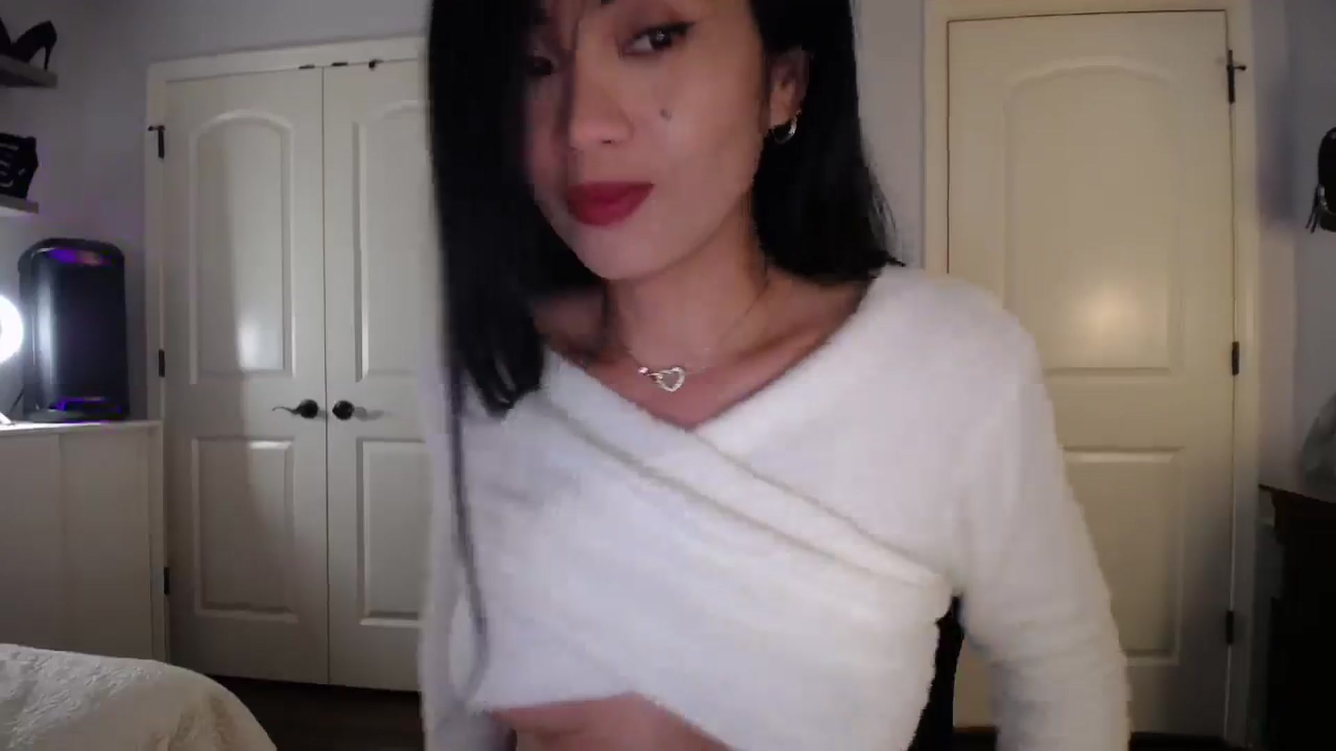 Gallery image thumbnail from AsianLuv_4U's myfreecams stream on, 11/03/2025, 16:56 image 14 of 20