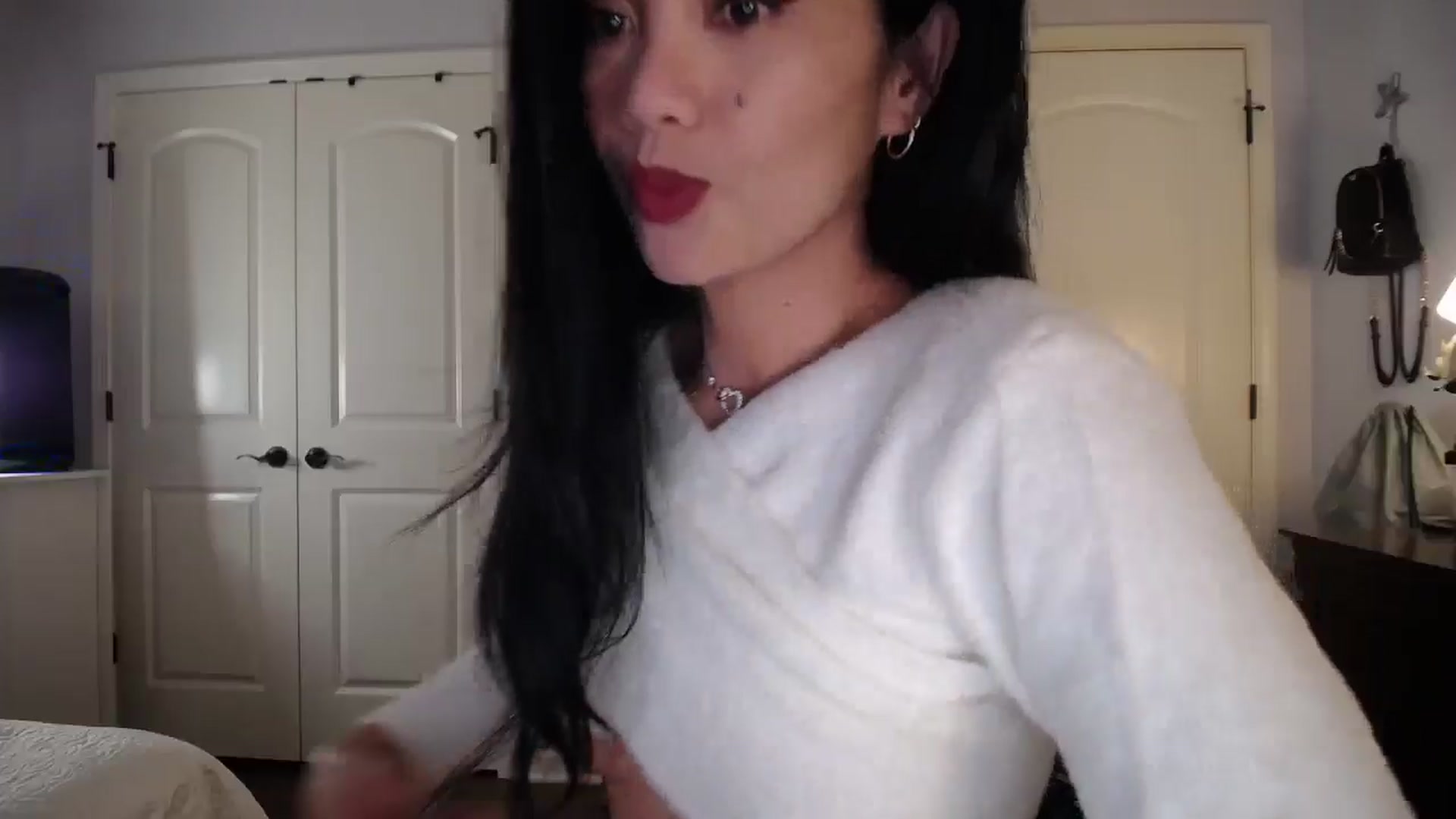 Gallery image thumbnail from AsianLuv_4U's myfreecams stream on, 11/03/2025, 18:06 image 2 of 20